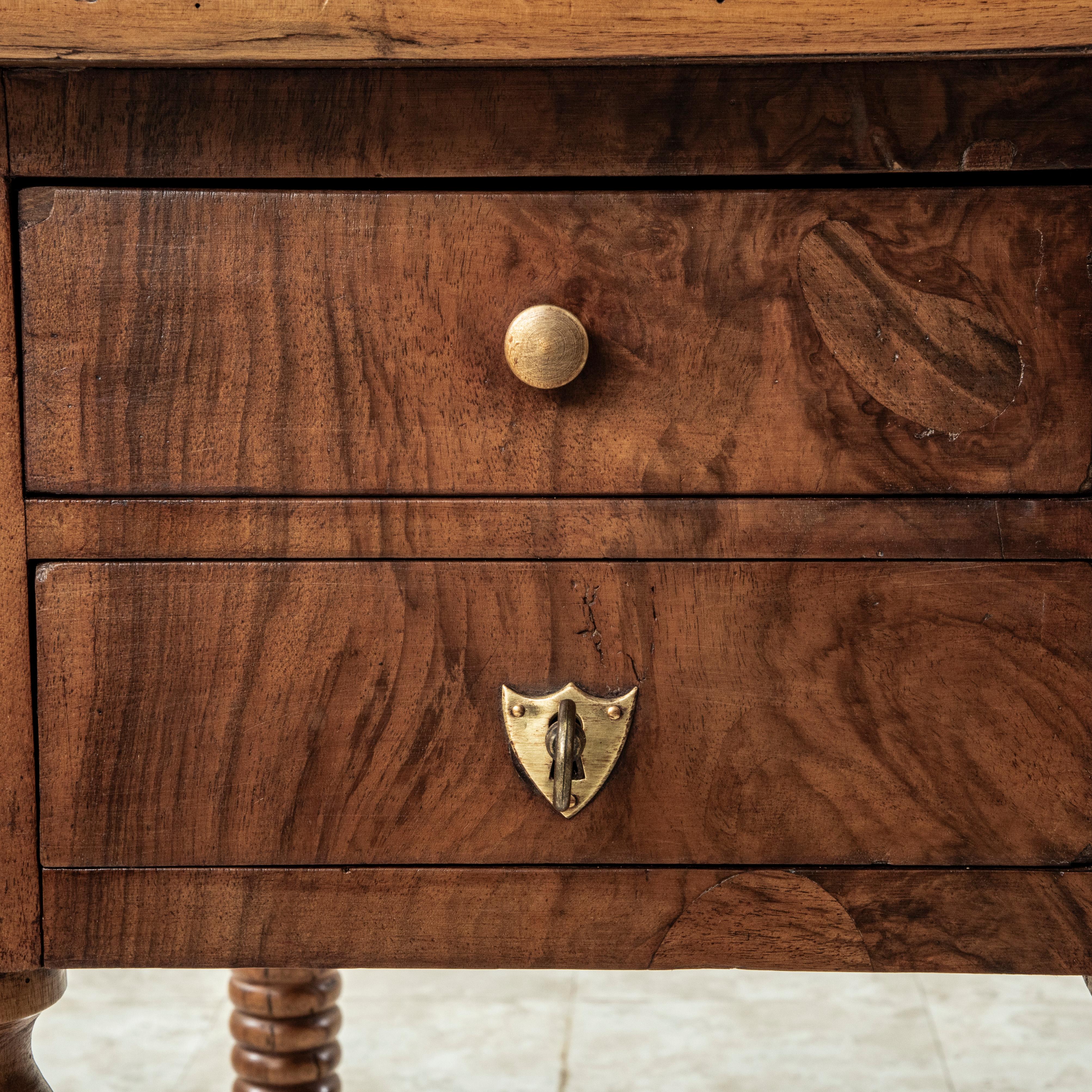 Mitte des 19. Jahrhunderts Französisch Louis Philippe Periode Burl Walnuss Schreibtisch, grünes Leder im Angebot 12