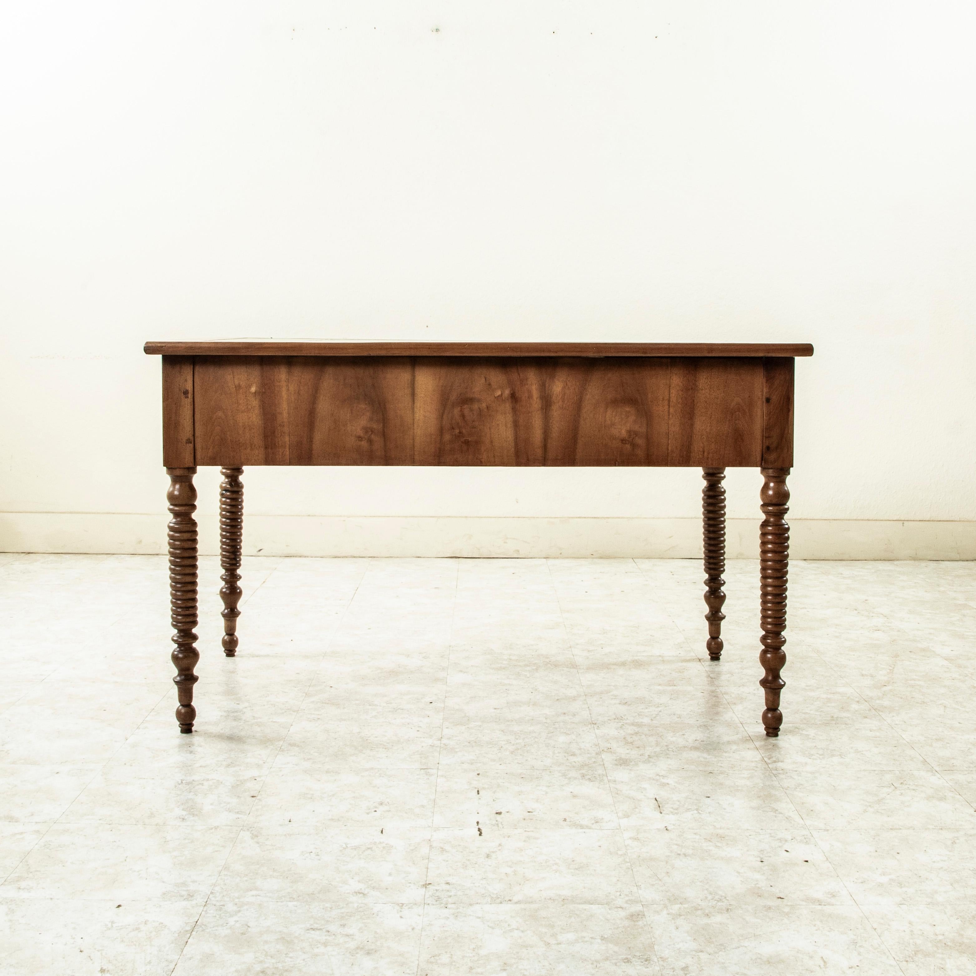 Mitte des 19. Jahrhunderts Französisch Louis Philippe Periode Burl Walnuss Schreibtisch, grünes Leder im Angebot 1