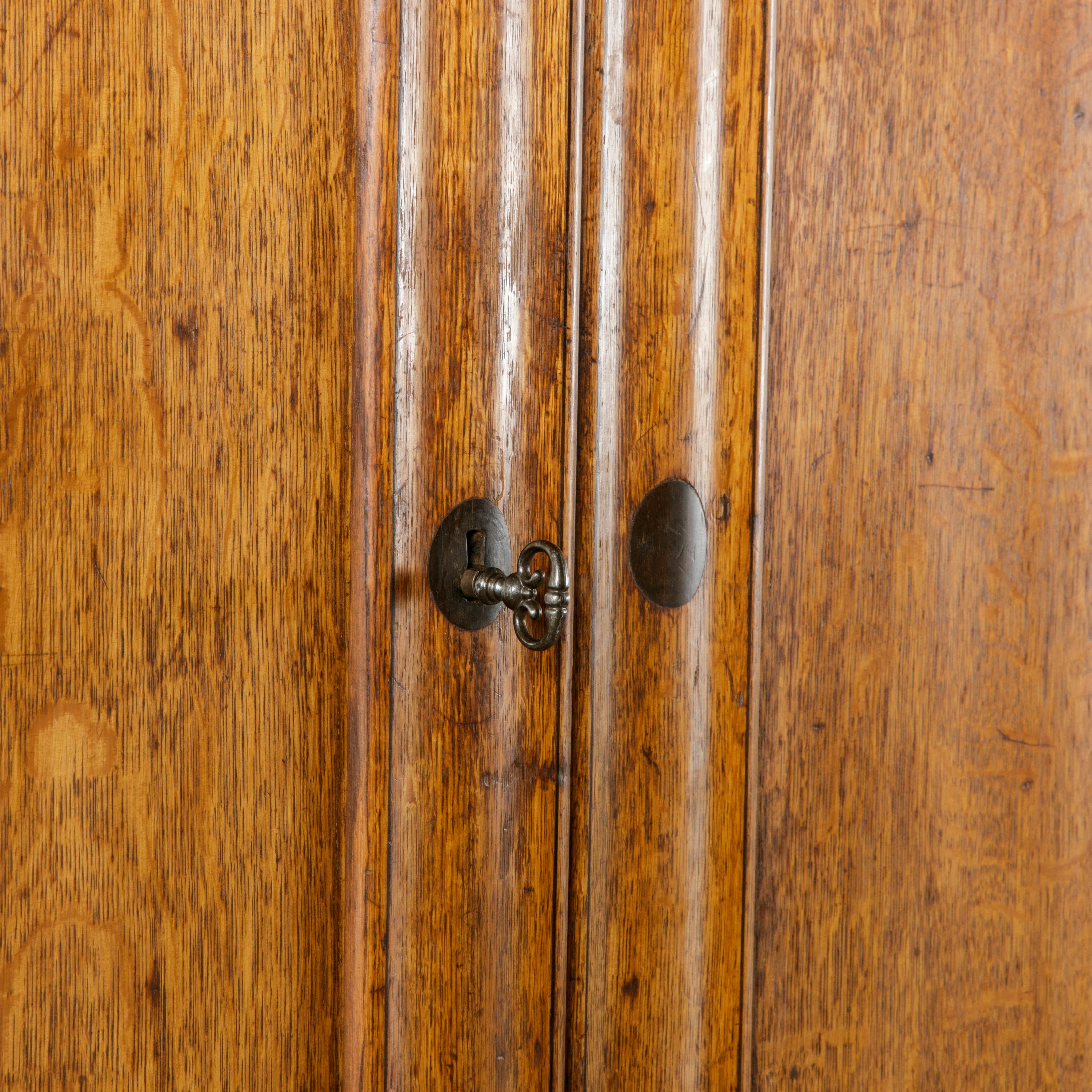 Mid-19th Century French Louis Philippe Period Oak Armoire, Cabinet In Good Condition In Fayetteville, AR