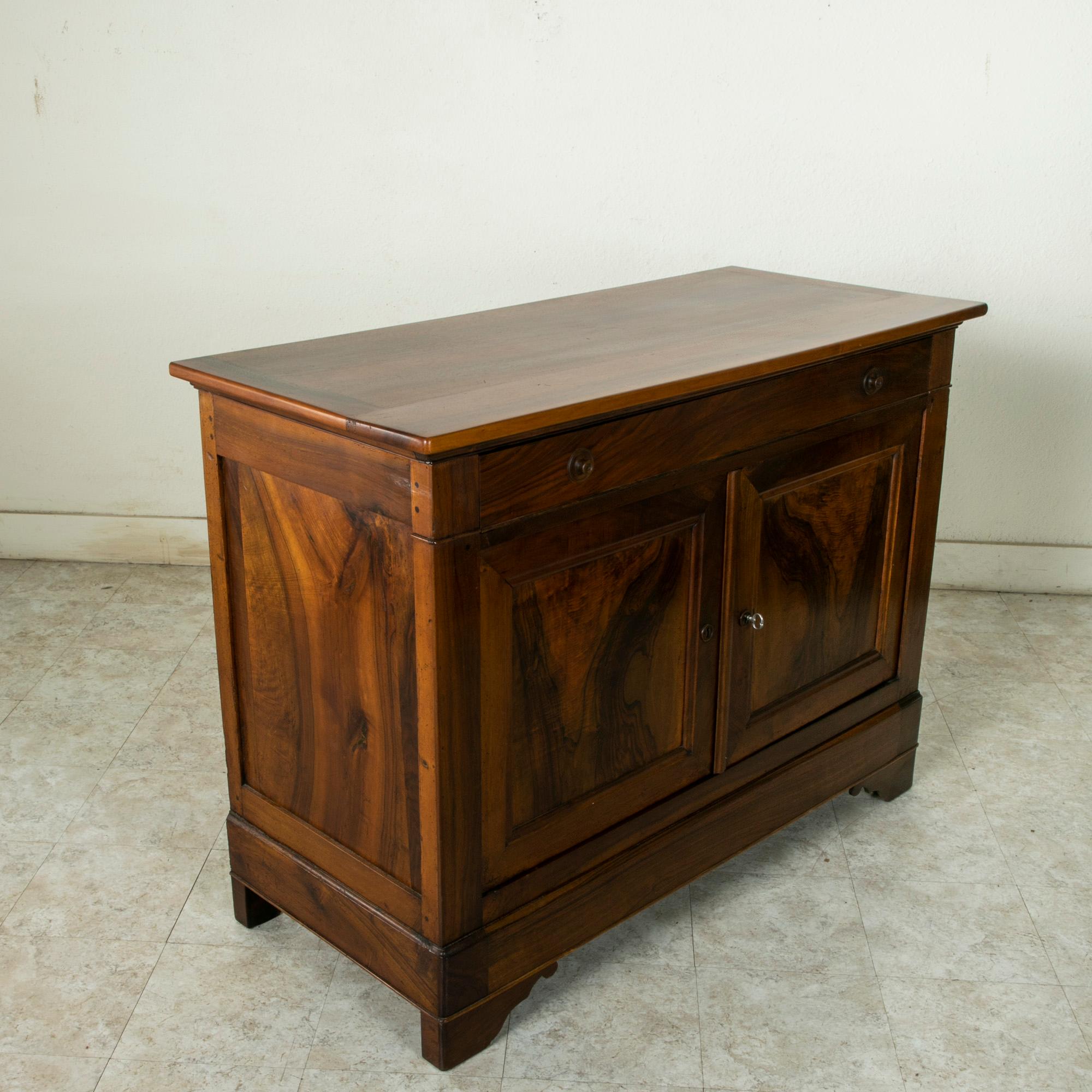 Mid-19th Century French Louis Philippe Period Walnut Buffet In Good Condition In Fayetteville, AR