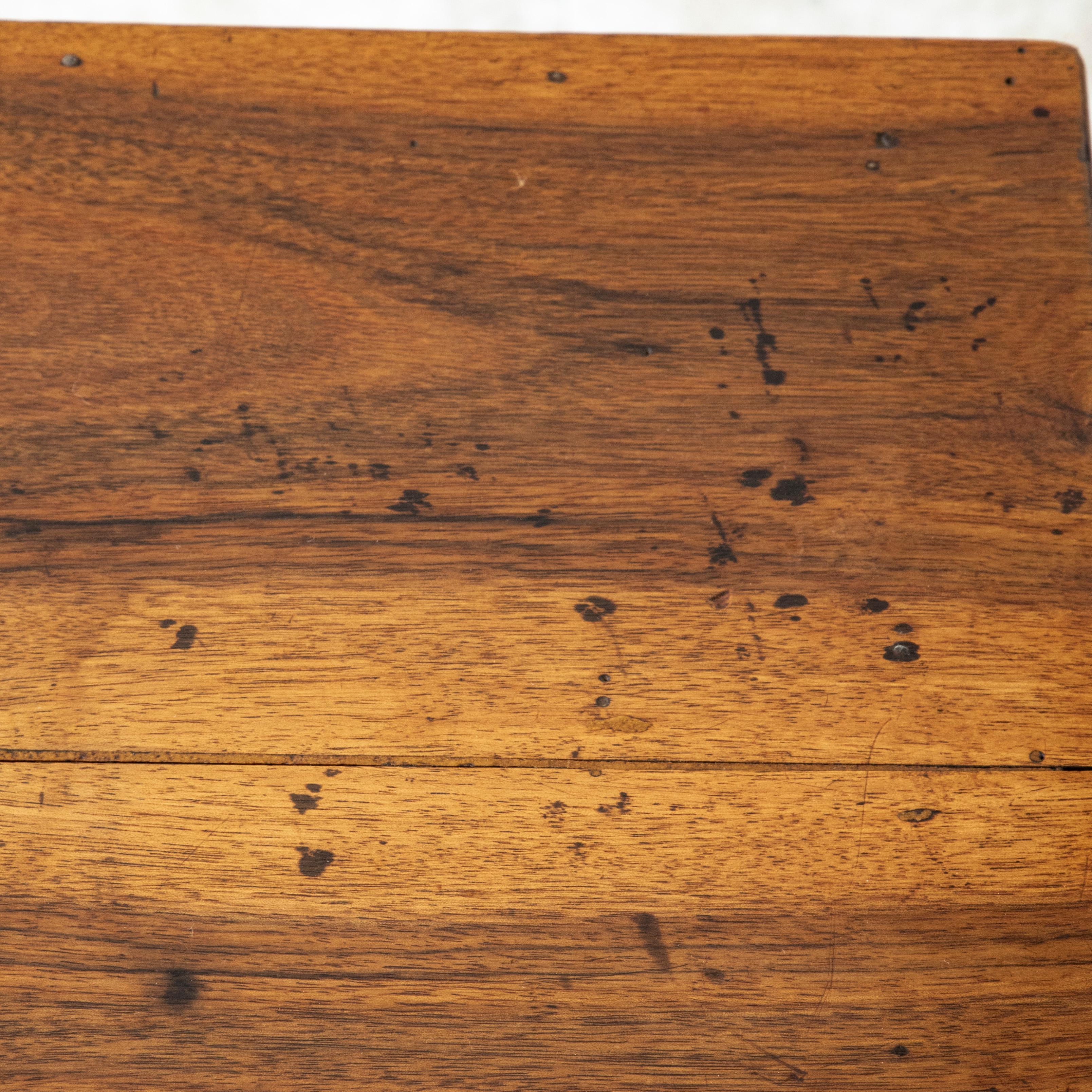 Mid-19th Century French Louis Philippe Period Walnut Nightstand, Side Table en vente 5