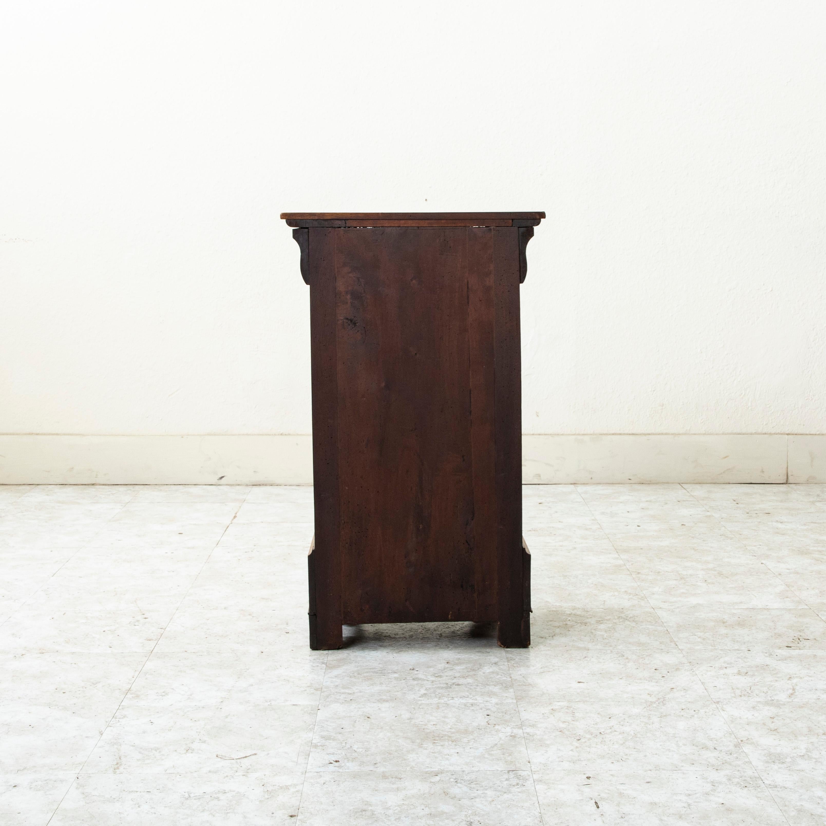 XIXe siècle Mid-19th Century French Louis Philippe Period Walnut Nightstand, Side Table en vente