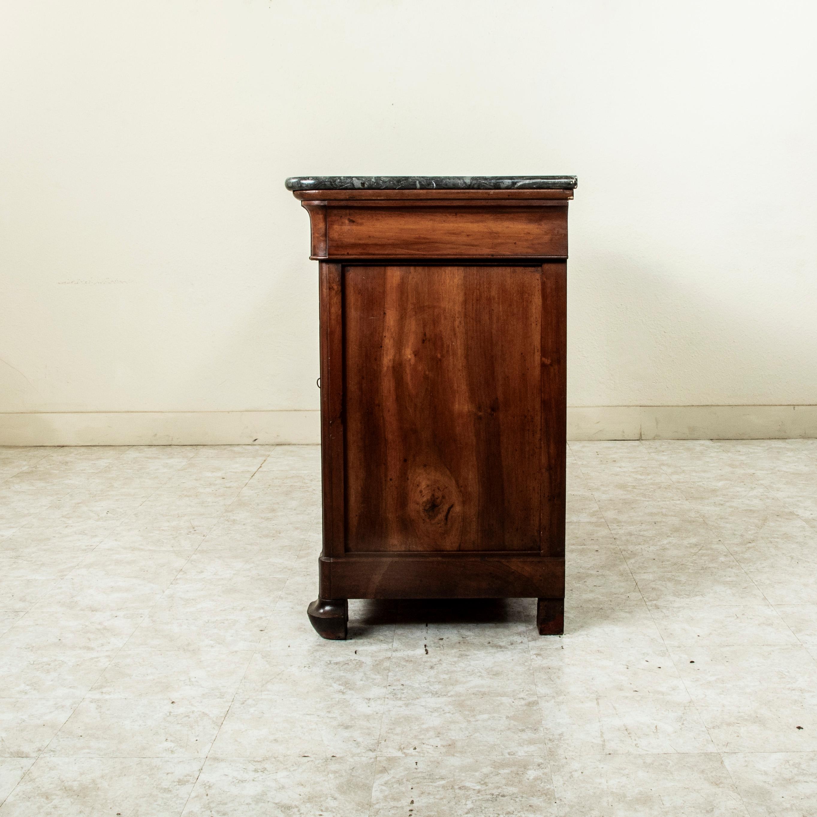 Francese Enfilade in noce in stile Louis Philippe della metà del XIX secolo, credenza, marmo in vendita