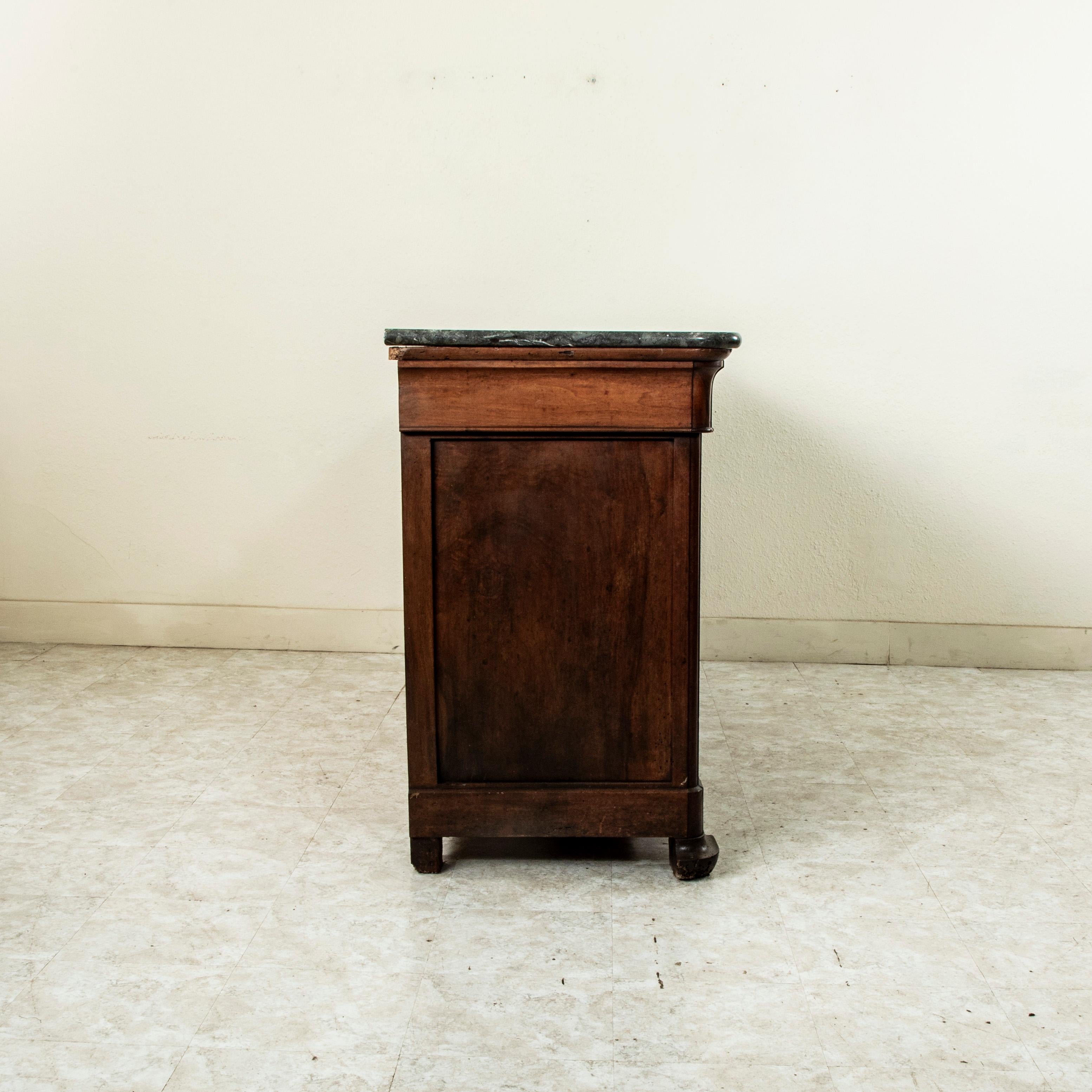 Marmo Enfilade in noce in stile Louis Philippe della metà del XIX secolo, credenza, marmo in vendita