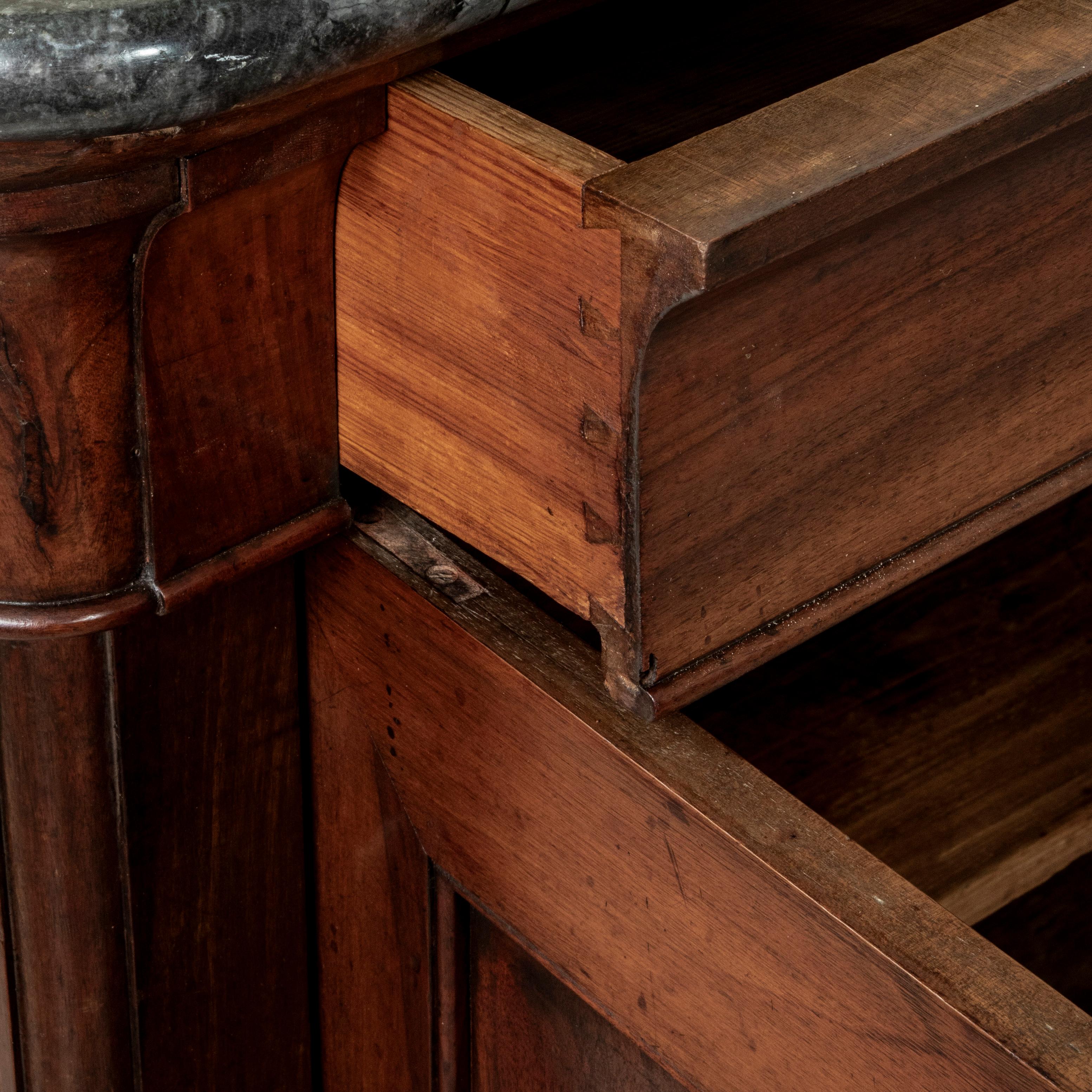 Enfilade in noce in stile Louis Philippe della metà del XIX secolo, credenza, marmo in vendita 2