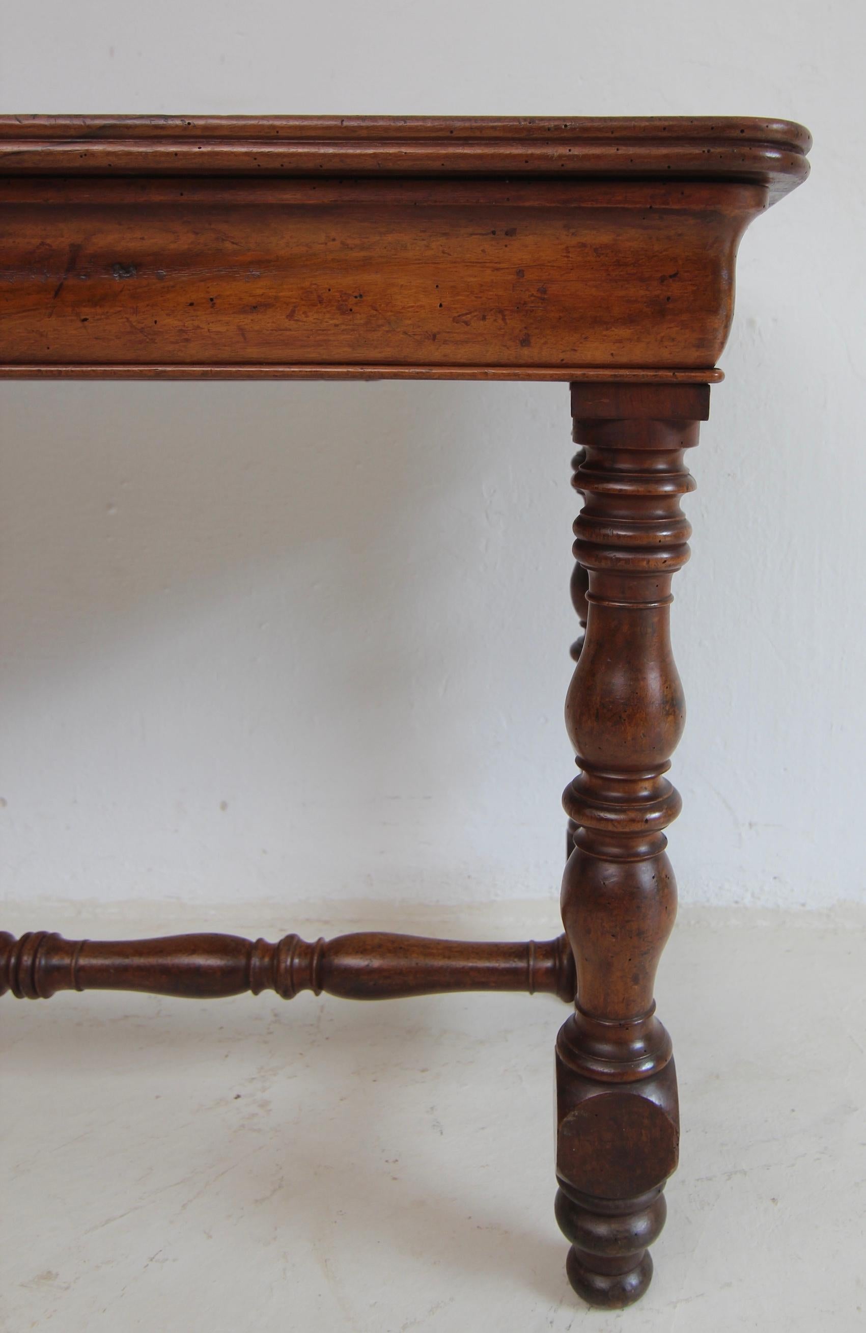 Mid-19th Century French Louis Philippe Walnut Tailor´s Table For Sale 8