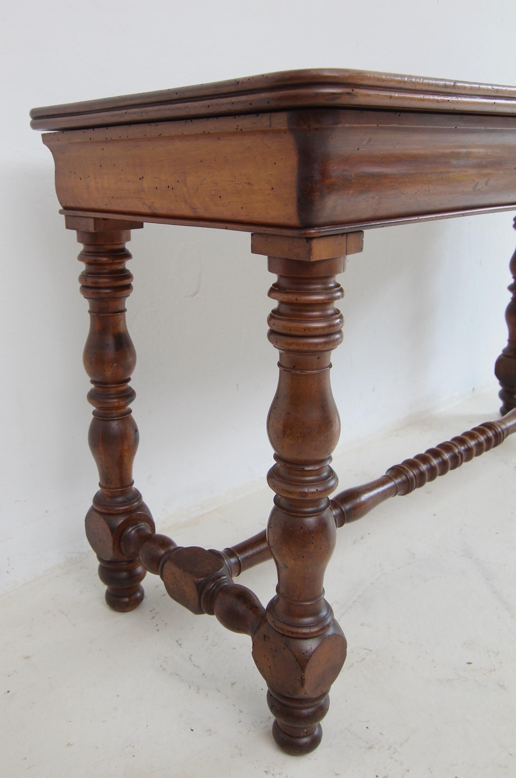Mid-19th Century French Louis Philippe Walnut Tailor´s Table For Sale 10
