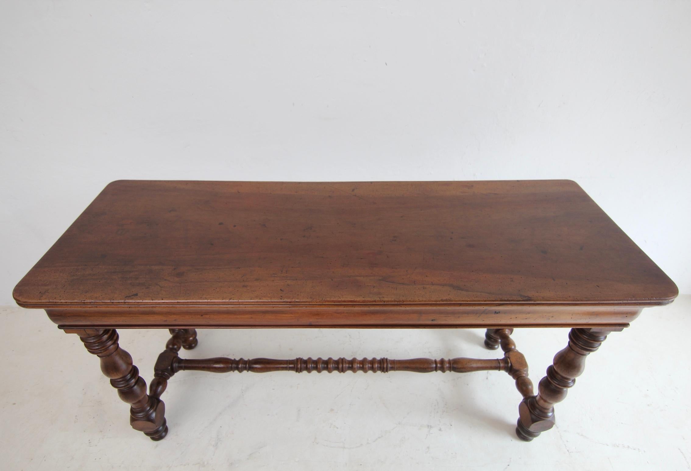 Mid-19th Century French Louis Philippe Walnut Tailor´s Table For Sale 12