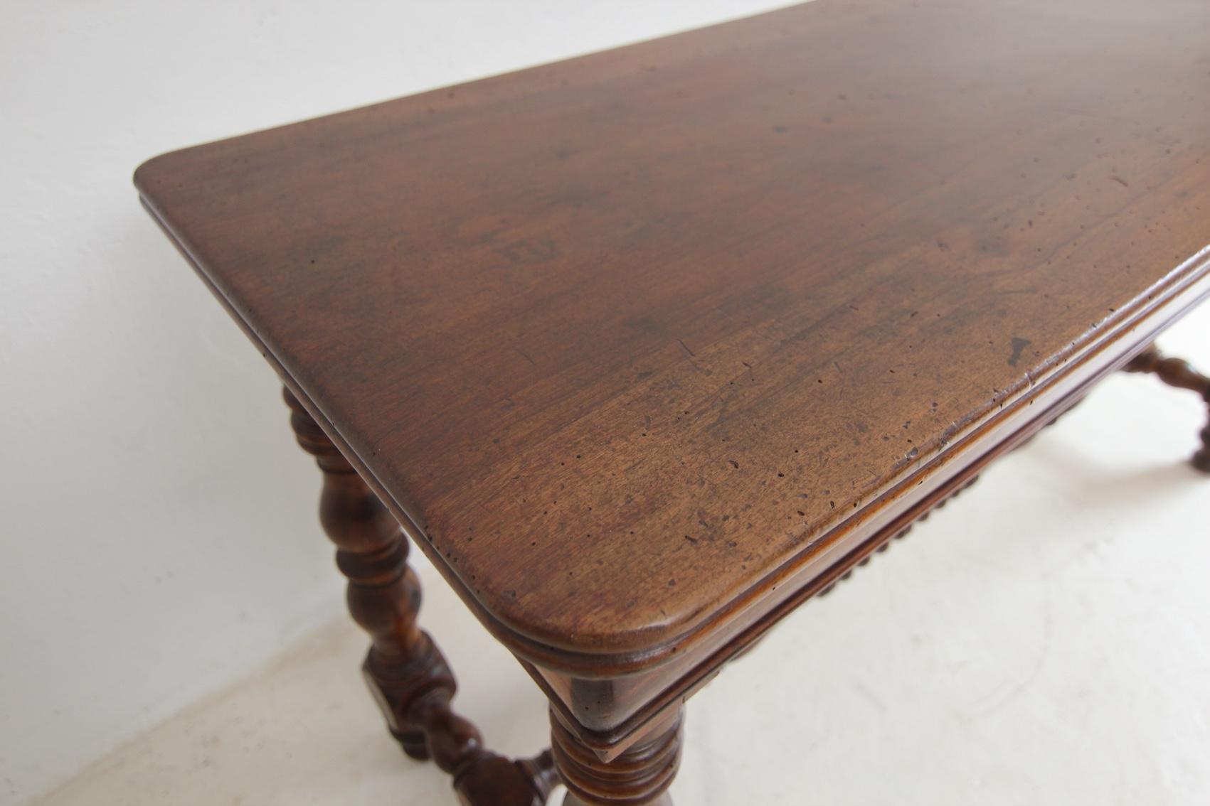 Mid-19th Century French Louis Philippe Walnut Tailor´s Table For Sale 13