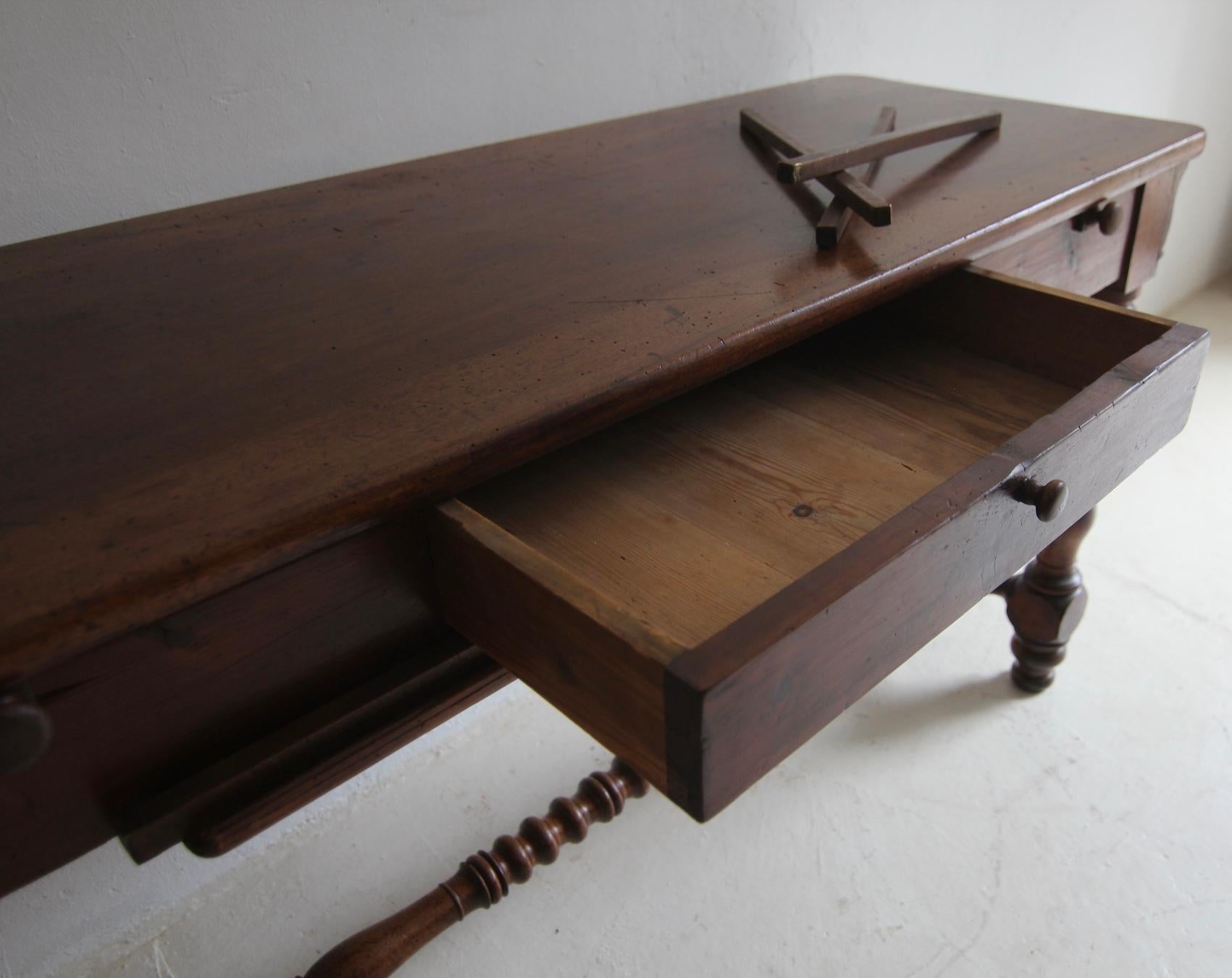 Mid-19th Century French Louis Philippe Walnut Tailor´s Table For Sale 14