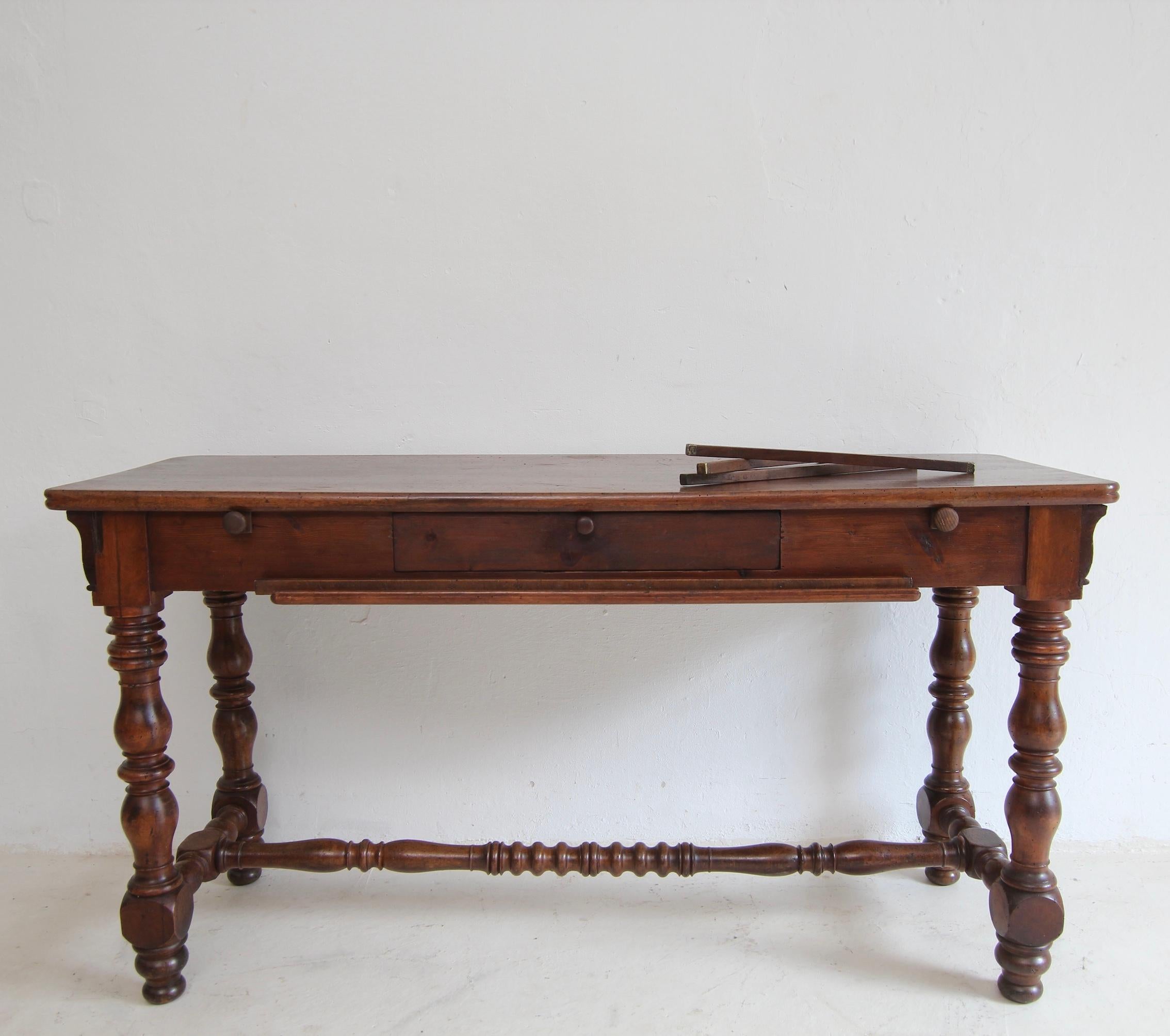 Mid-19th Century French Louis Philippe Walnut Tailor´s Table For Sale 15
