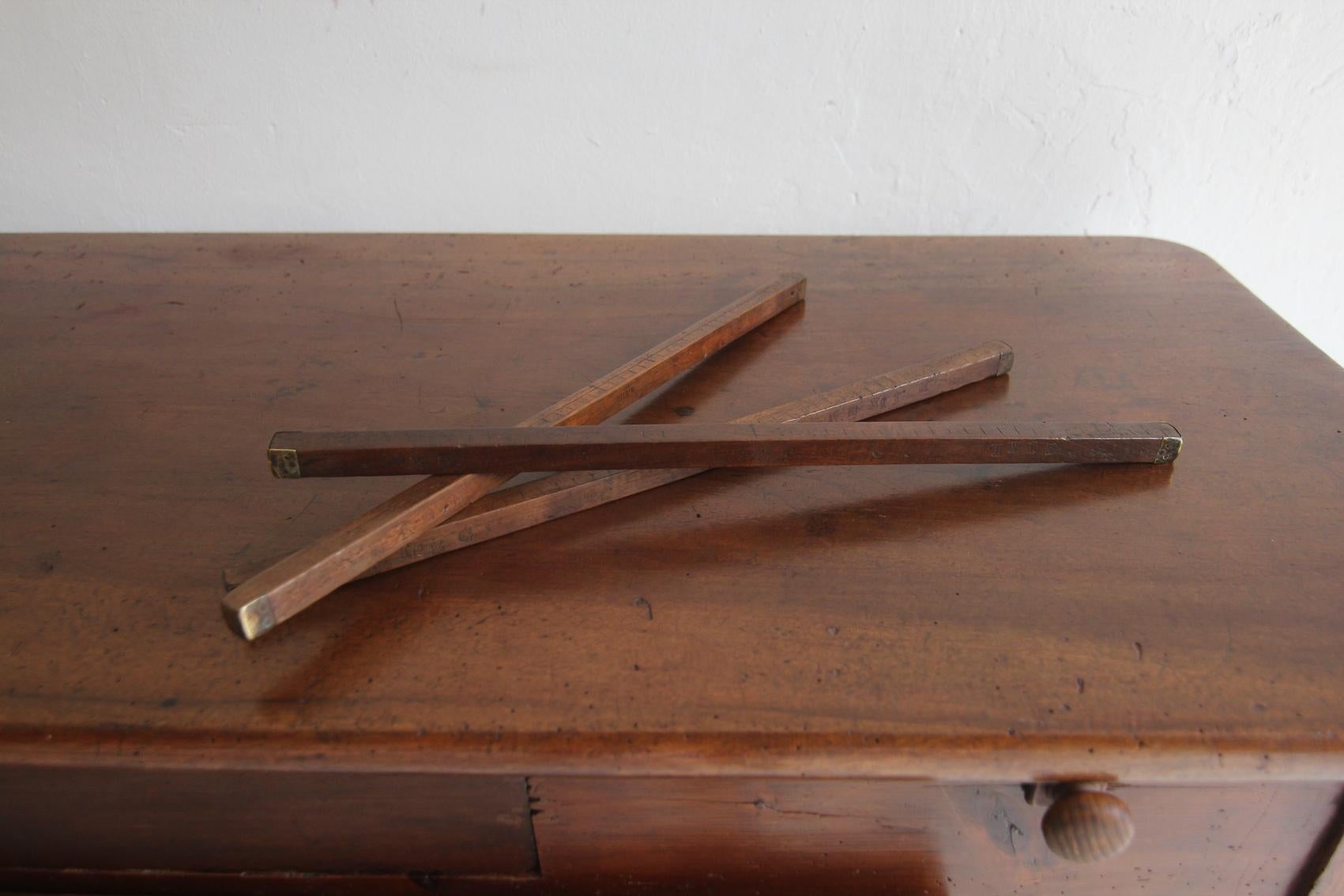 Mid-19th Century French Louis Philippe Walnut Tailor´s Table For Sale 17