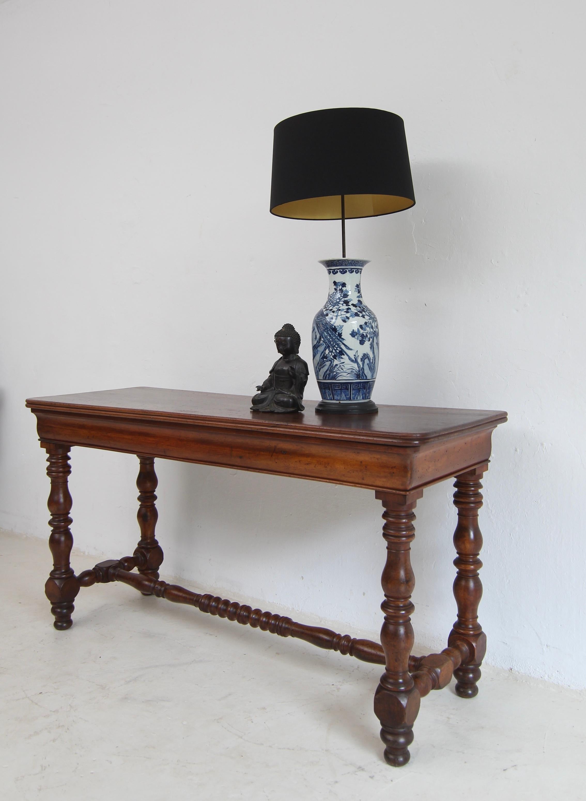 Mid-19th Century French Louis Philippe Walnut Tailor´s Table For Sale 3