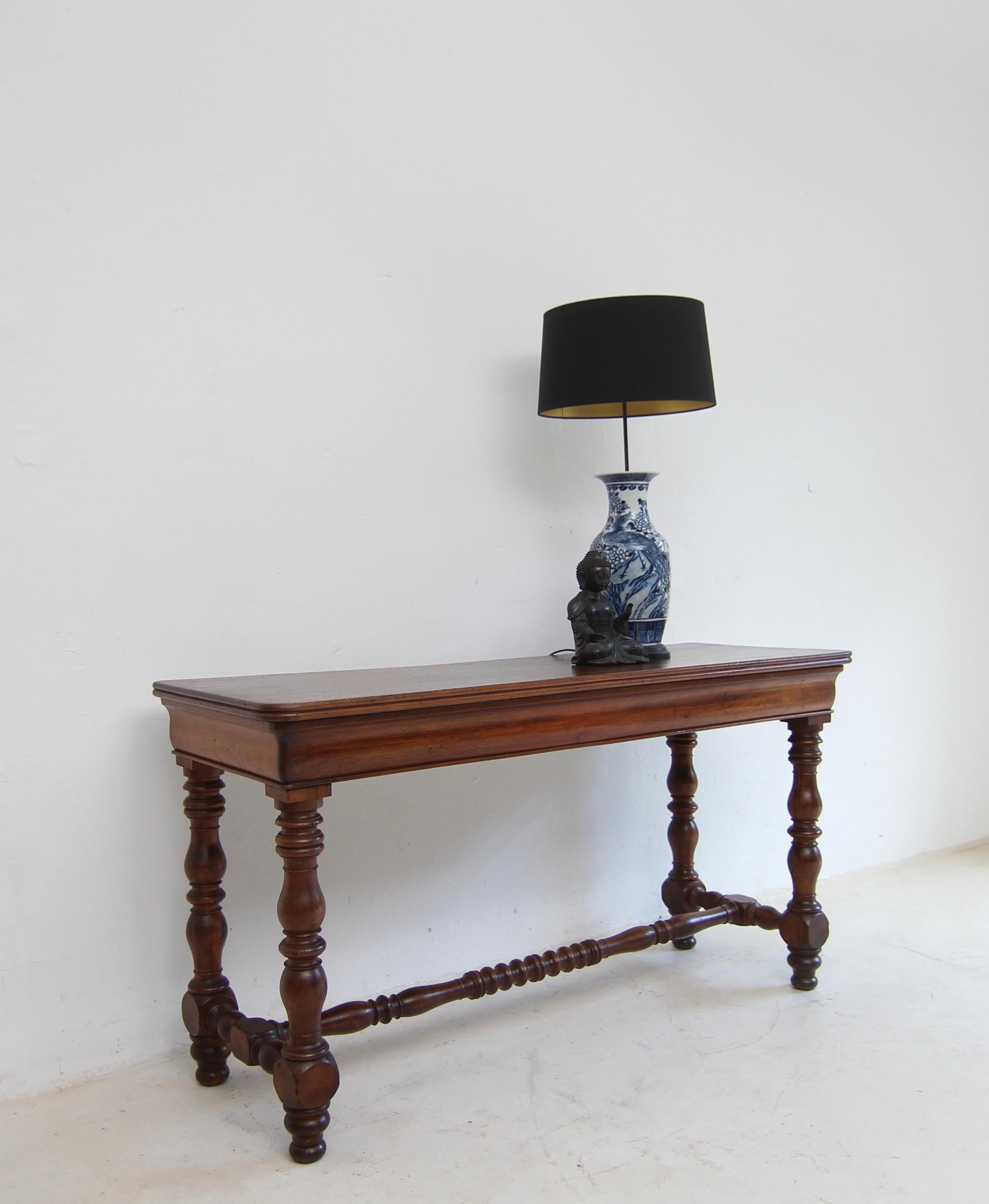 Mid-19th Century French Louis Philippe Walnut Tailor´s Table For Sale 4