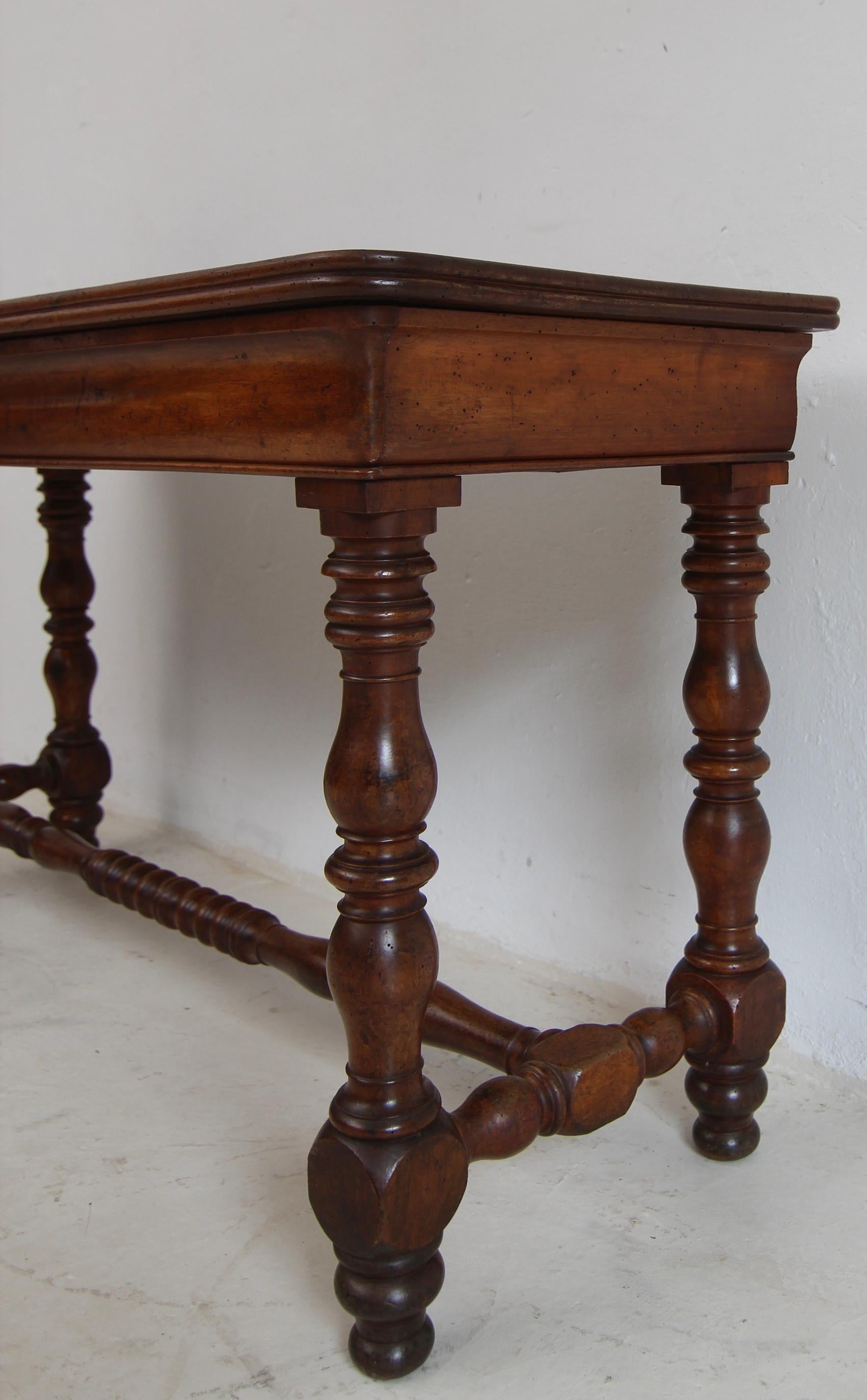 Mid-19th Century French Louis Philippe Walnut Tailor´s Table For Sale 5
