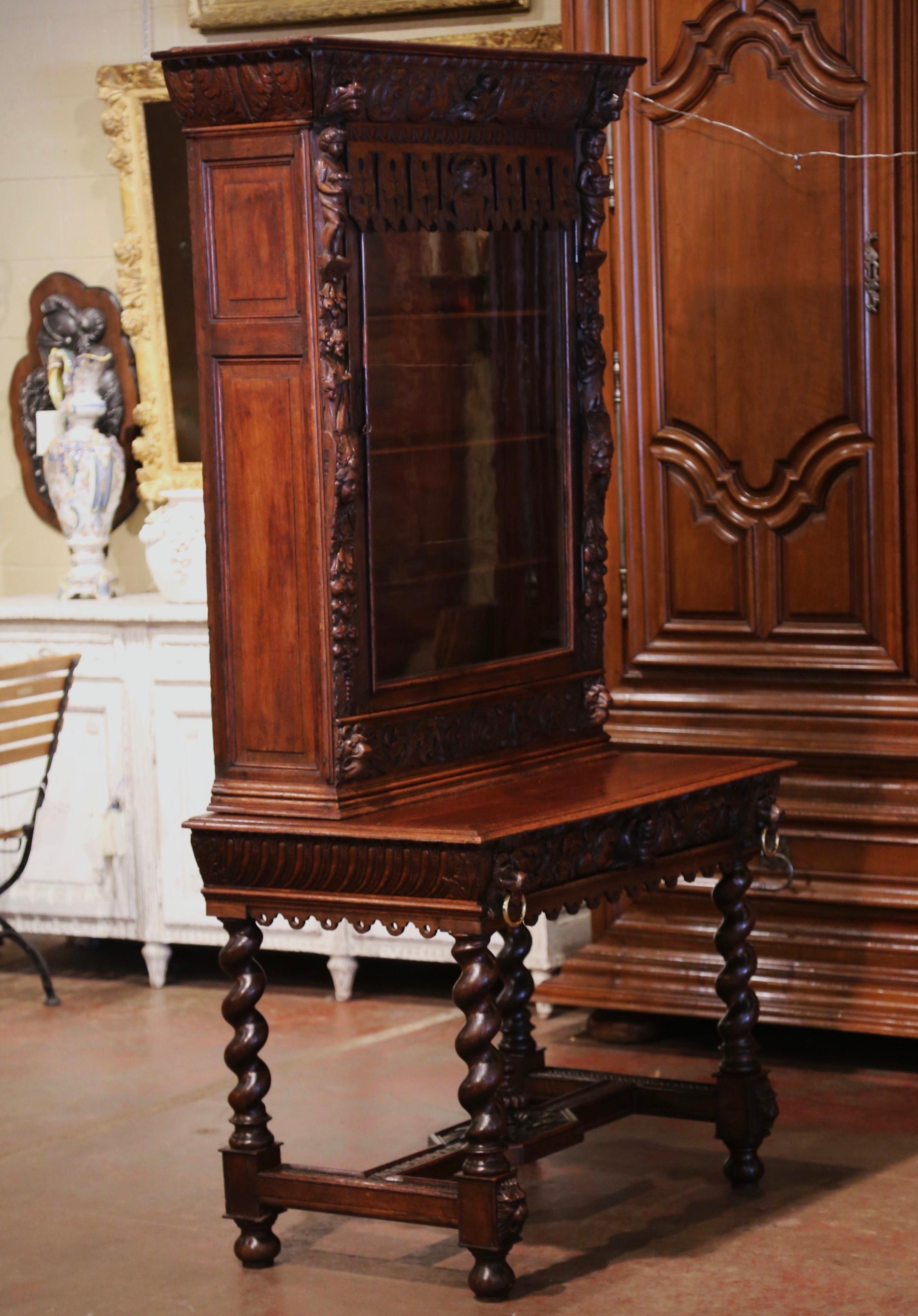 Secrétaire bibliothèque de style Louis XIII du milieu du XIXe siècle en chêne très sculpté en vente 8