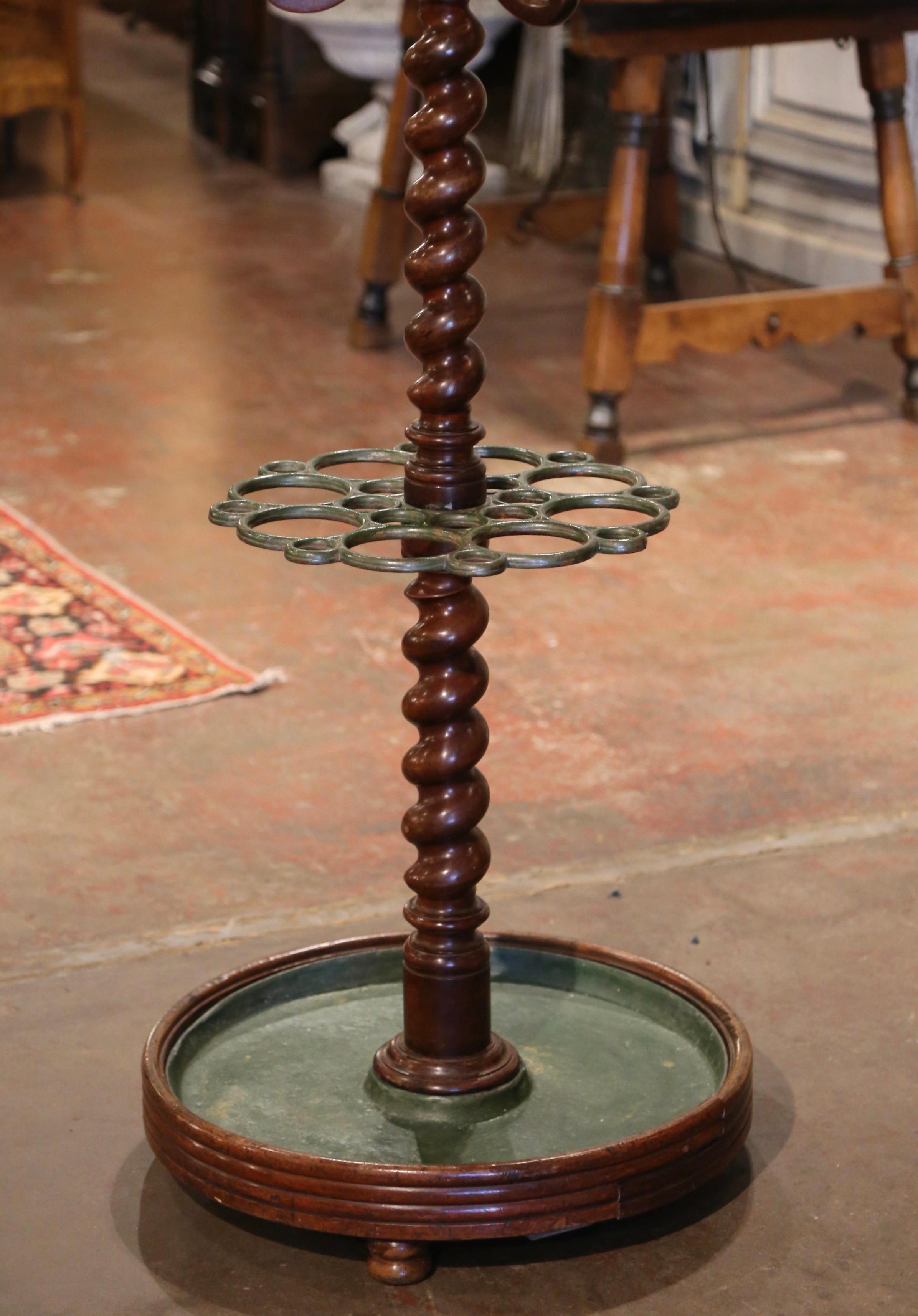 Hand-Carved Mid-19th Century French Louis XIII Walnut Barley Twist Hall Tree Umbrella Stand