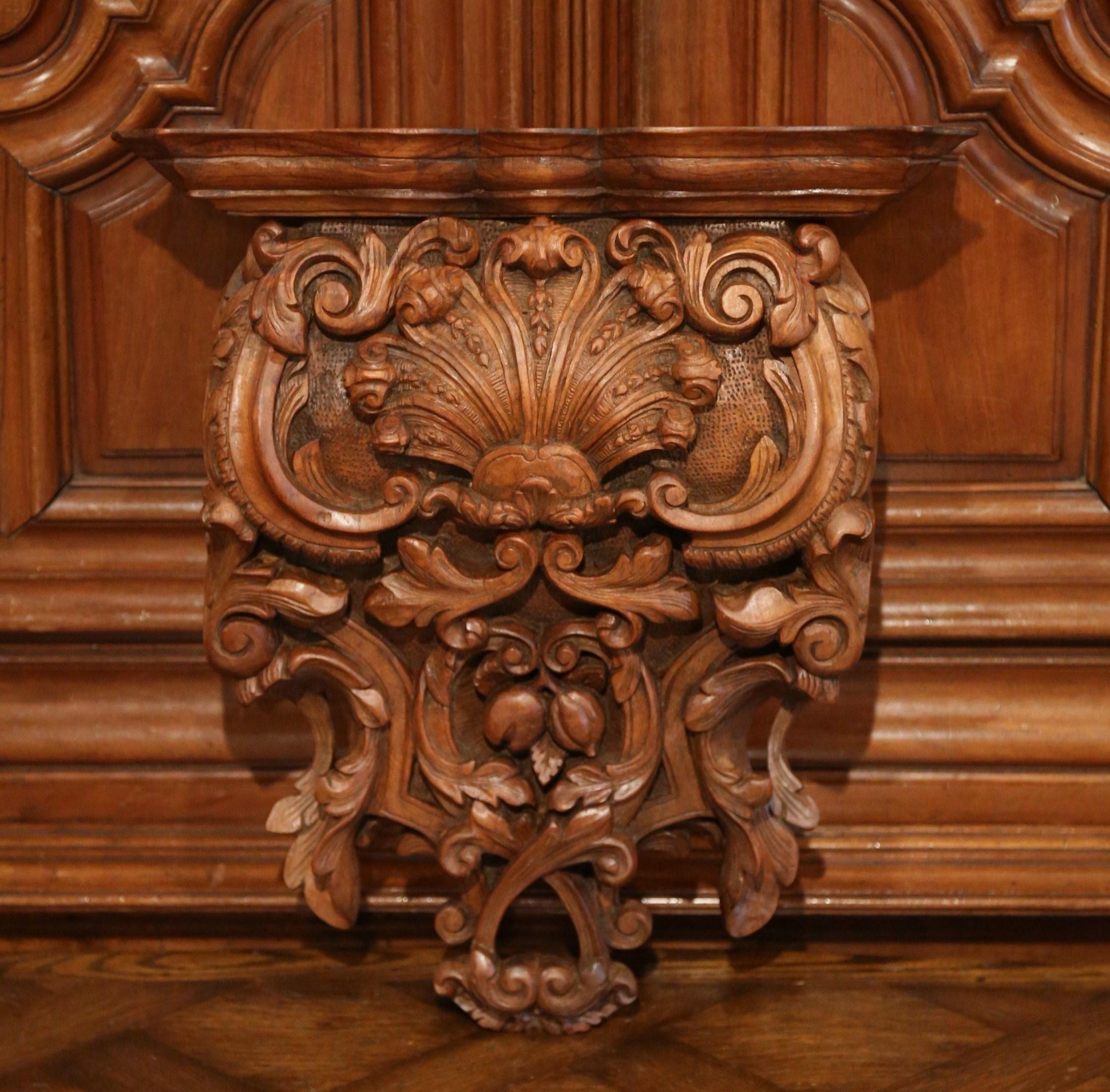 Mid-19th Century French Louis XIV Carved Walnut Wall Bracket with Shell Motif 1