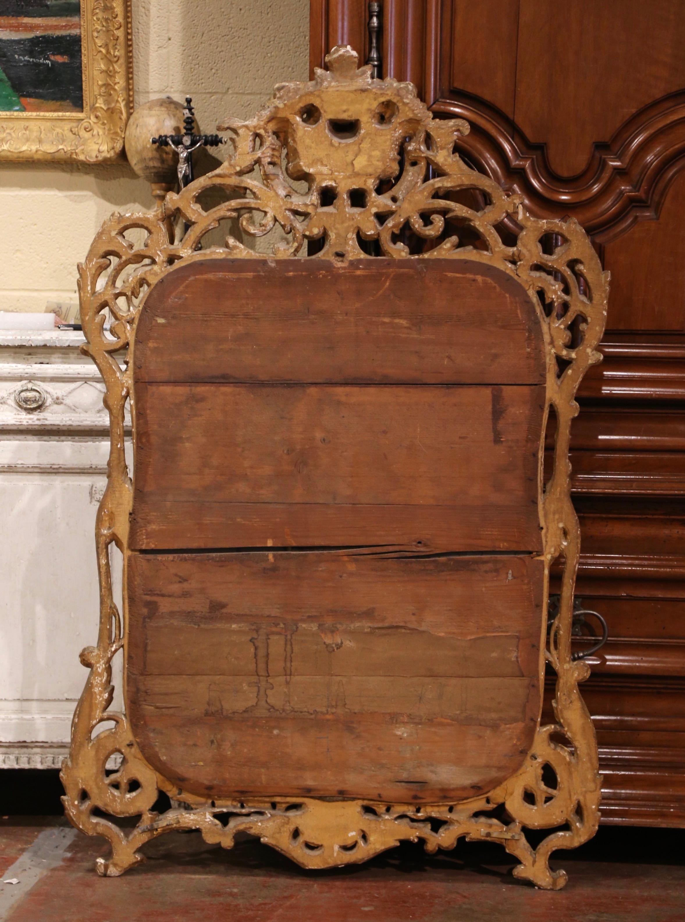 Mid-19th Century French Louis XV Carved Giltwood Wall Mirror from Provence For Sale 5