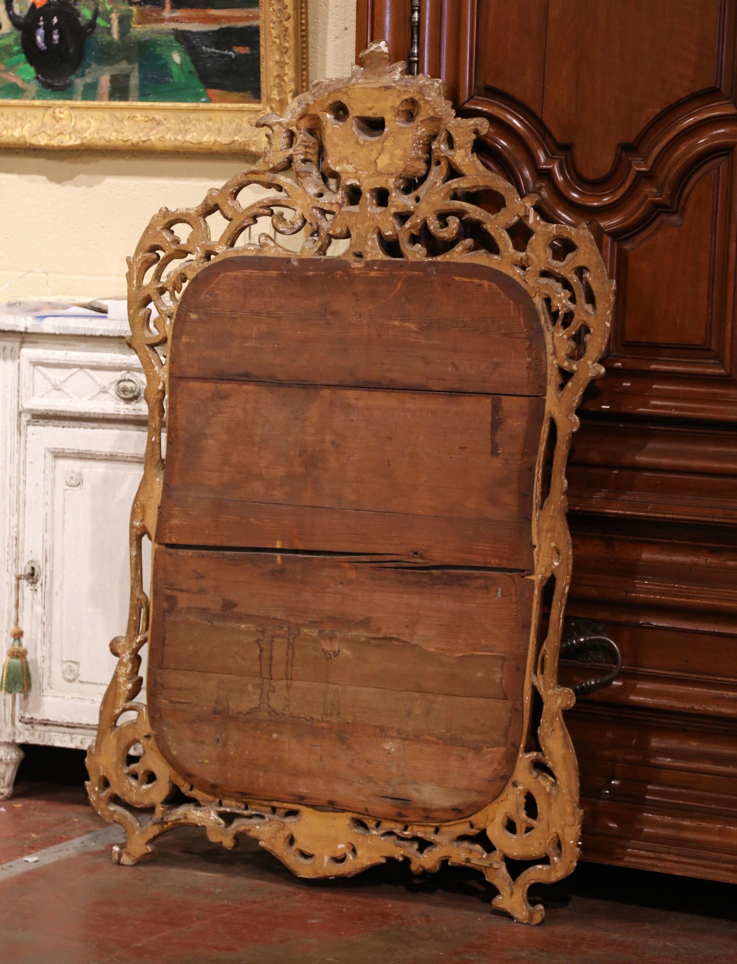 Mid-19th Century French Louis XV Carved Giltwood Wall Mirror from Provence For Sale 4