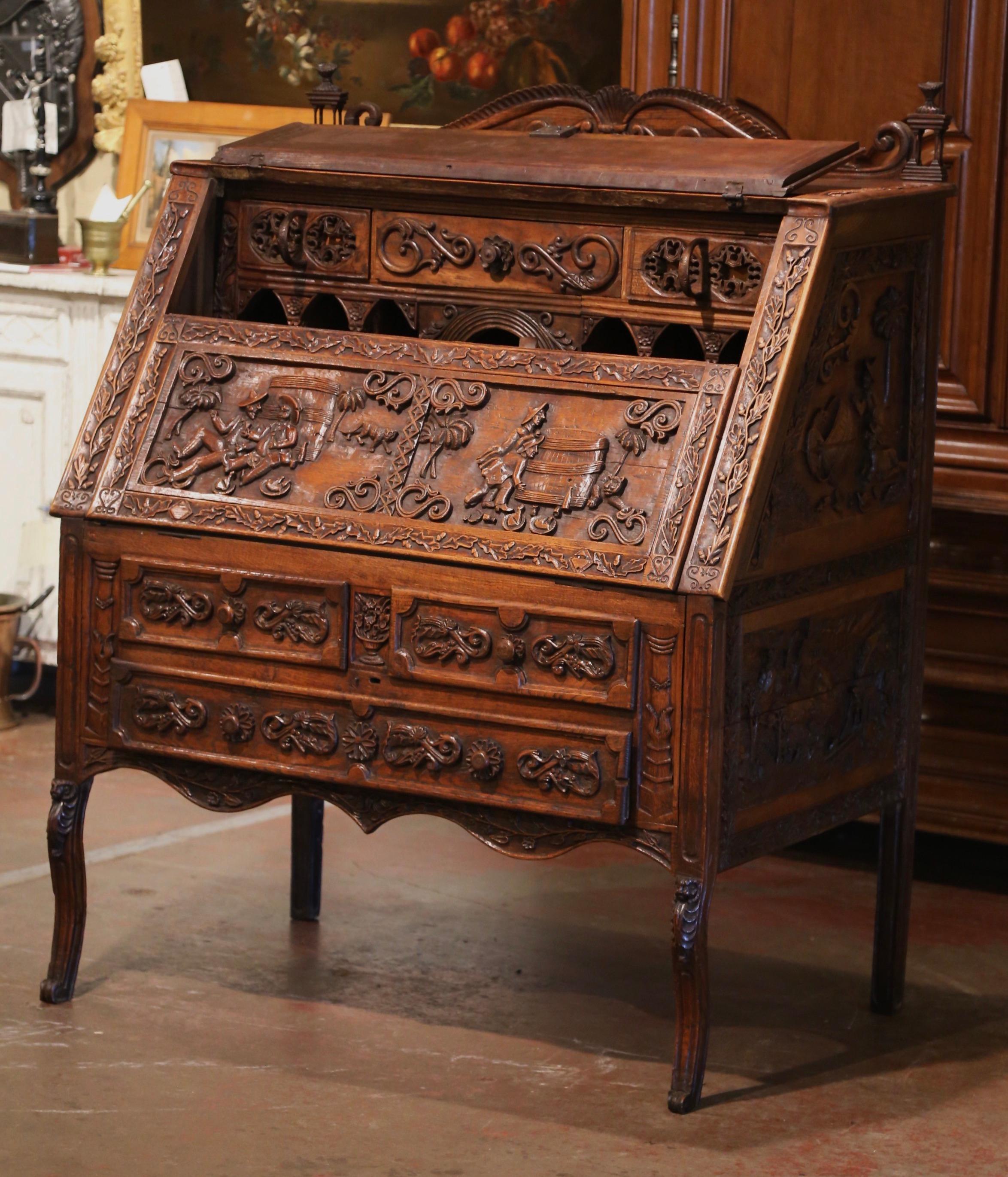 Cuir Secrétaire de bureau français Louis XV du milieu du 19e siècle en chêne fortement sculpté en vente