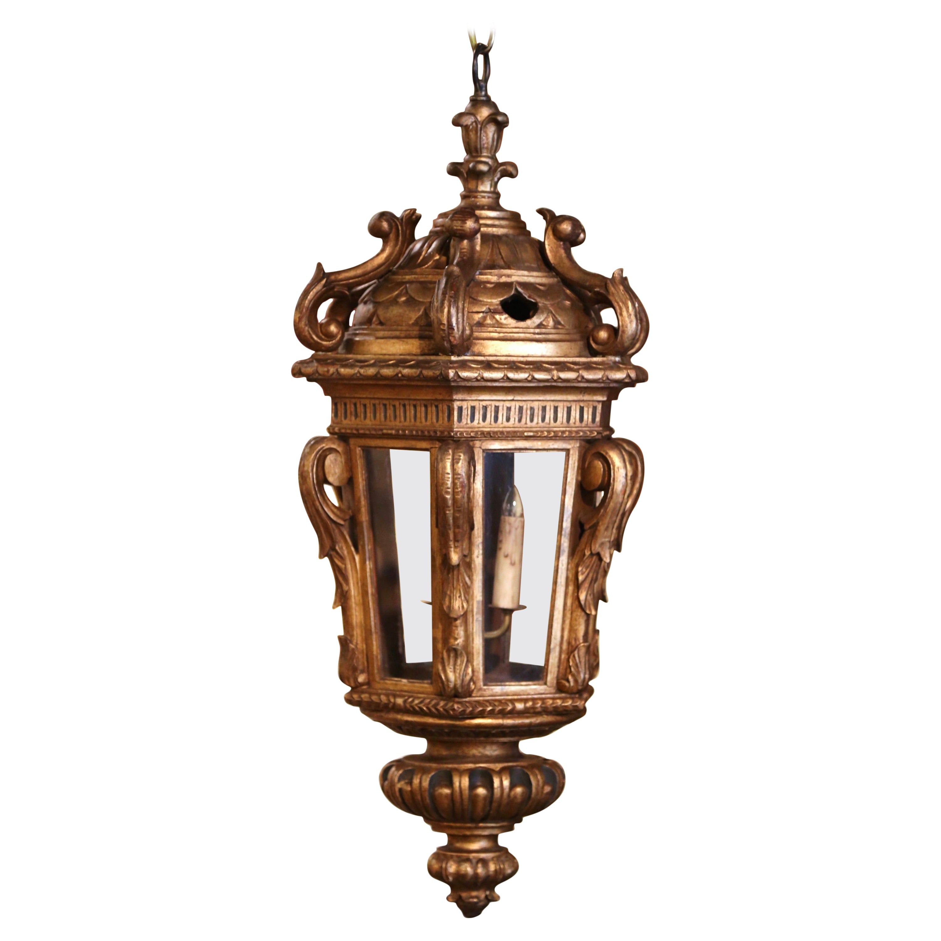 Lanterne à trois lumières Louis XV Rococo en bois doré sculpté du milieu du XIXe siècle