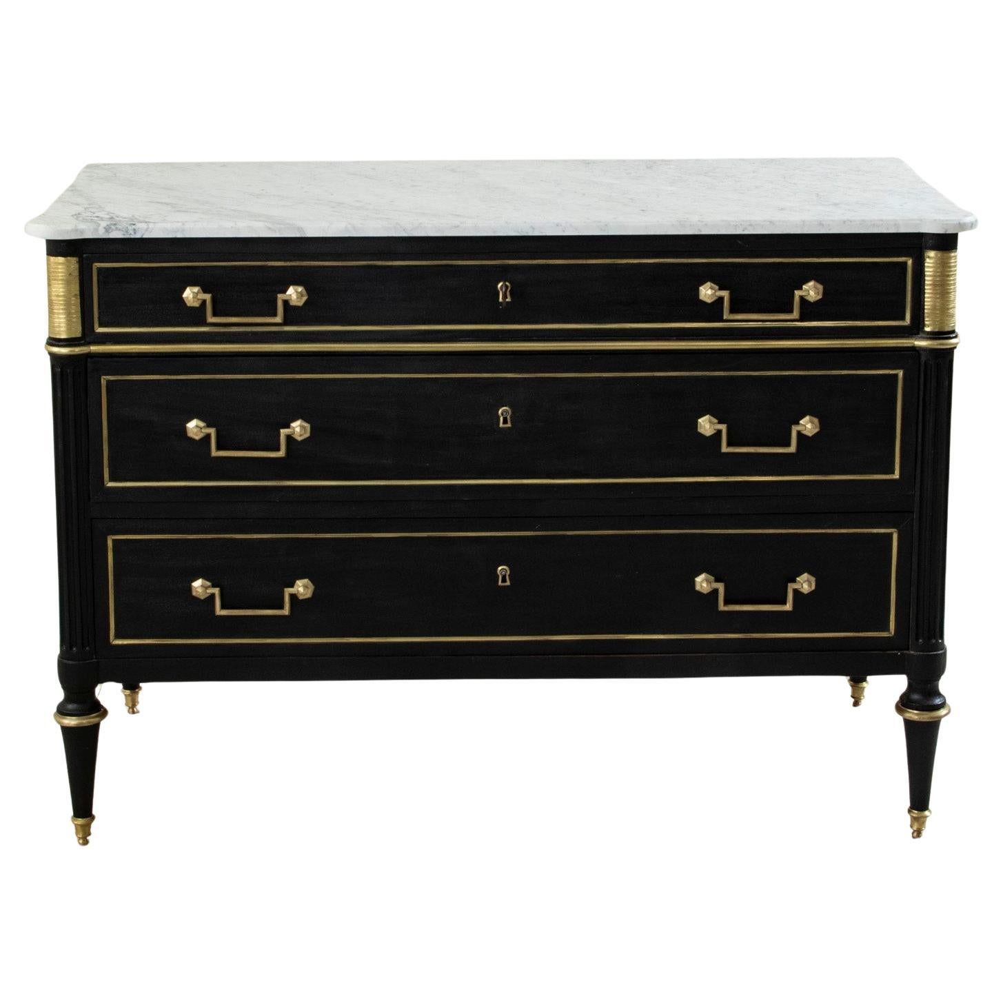 Cómoda Francesa de Mediados del Siglo XIX Estilo Luis XVI Pintada de Negro, Mármol en venta