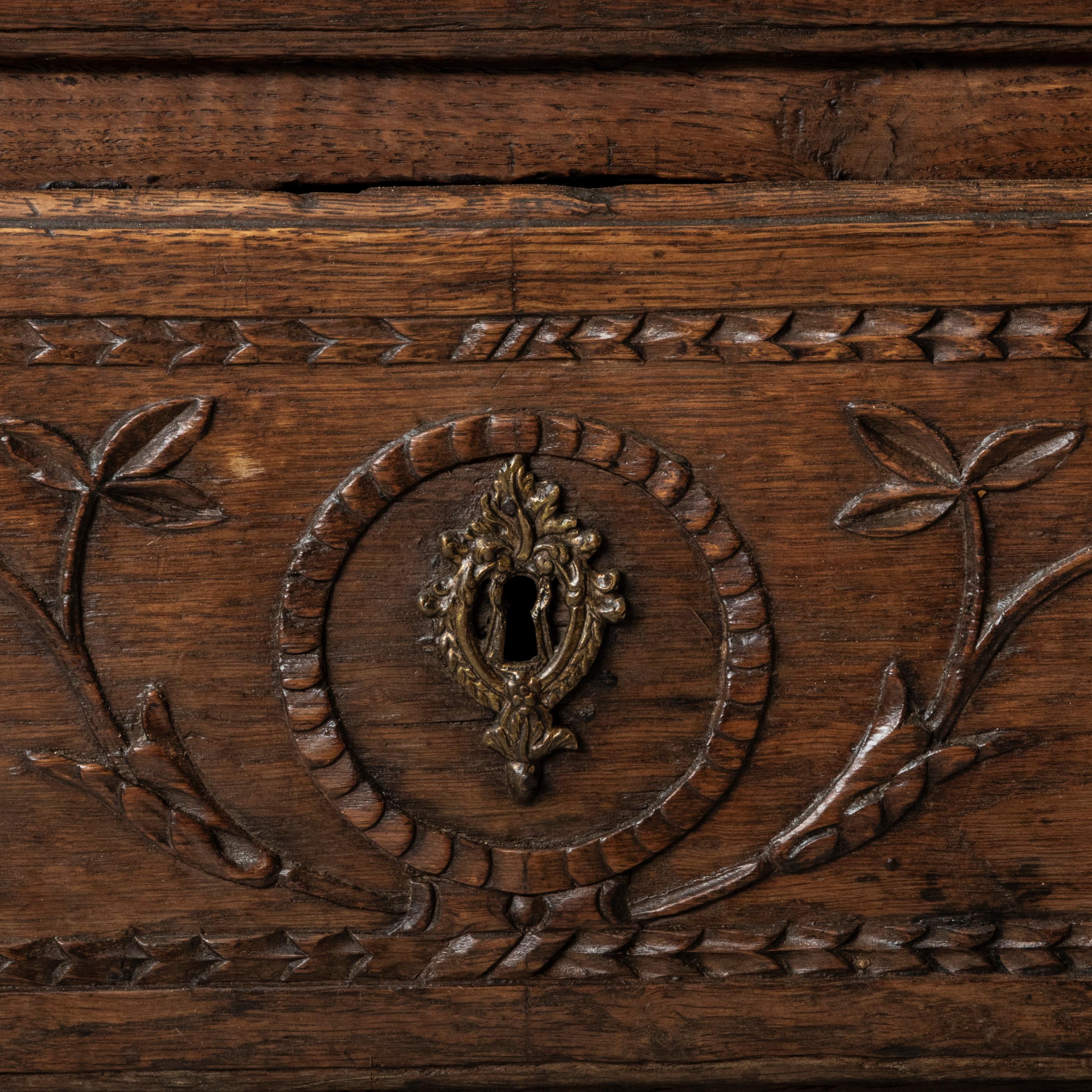 Mid-19th Century French Louis XVI Style Hand Carved Walnut Chest or Commode en vente 5