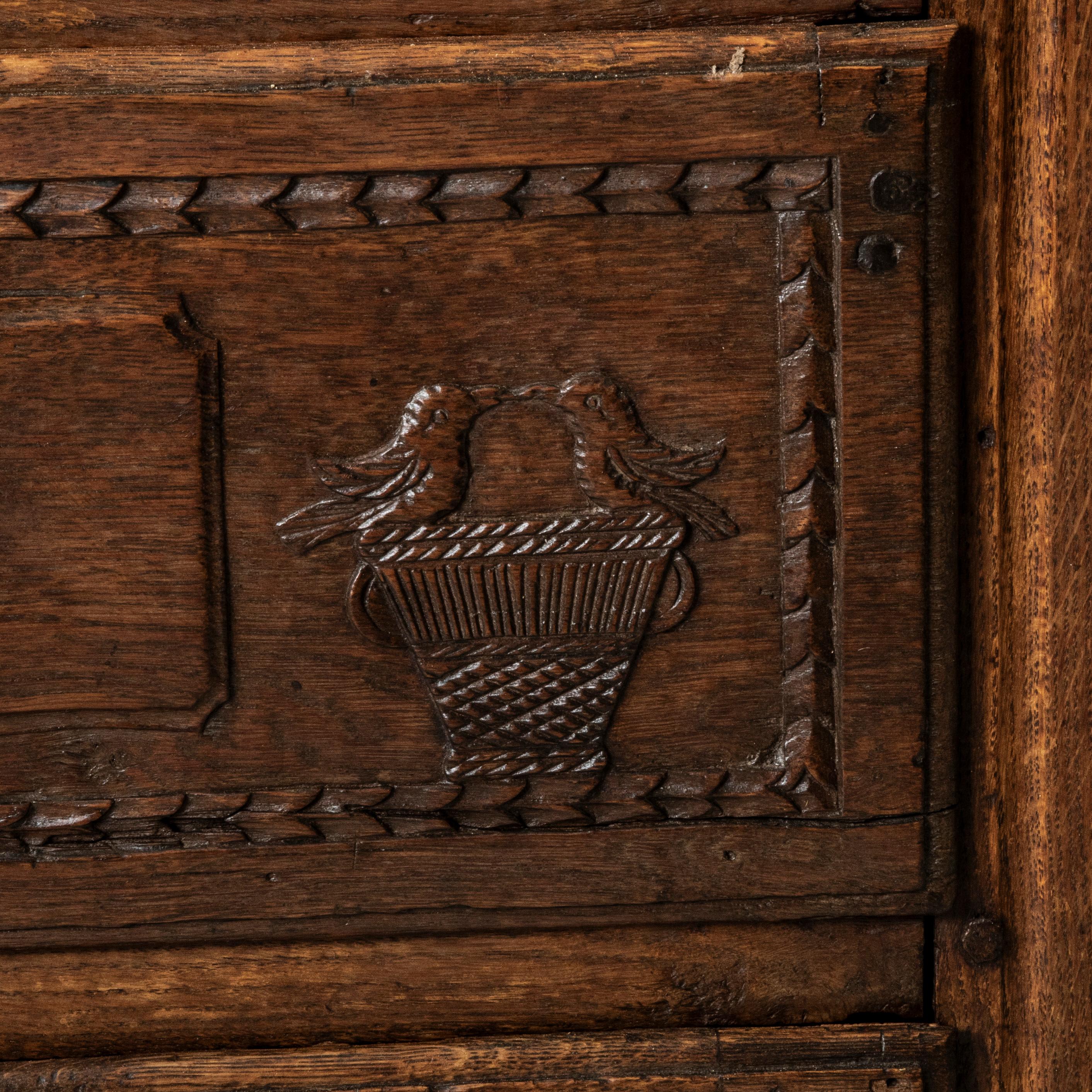Mid-19th Century French Louis XVI Style Hand Carved Walnut Chest or Commode en vente 7