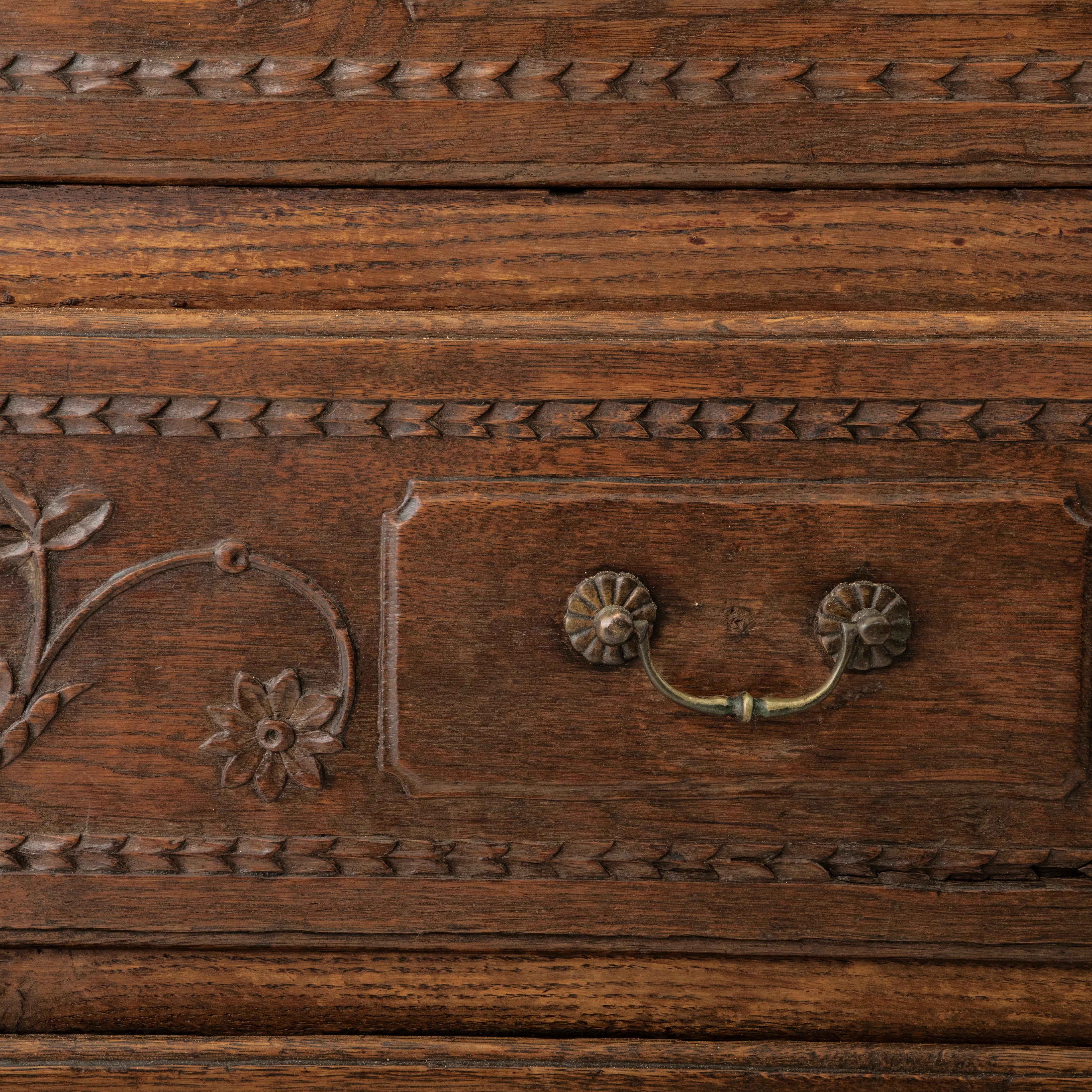 Mid-19th Century French Louis XVI Style Hand Carved Walnut Chest or Commode en vente 13