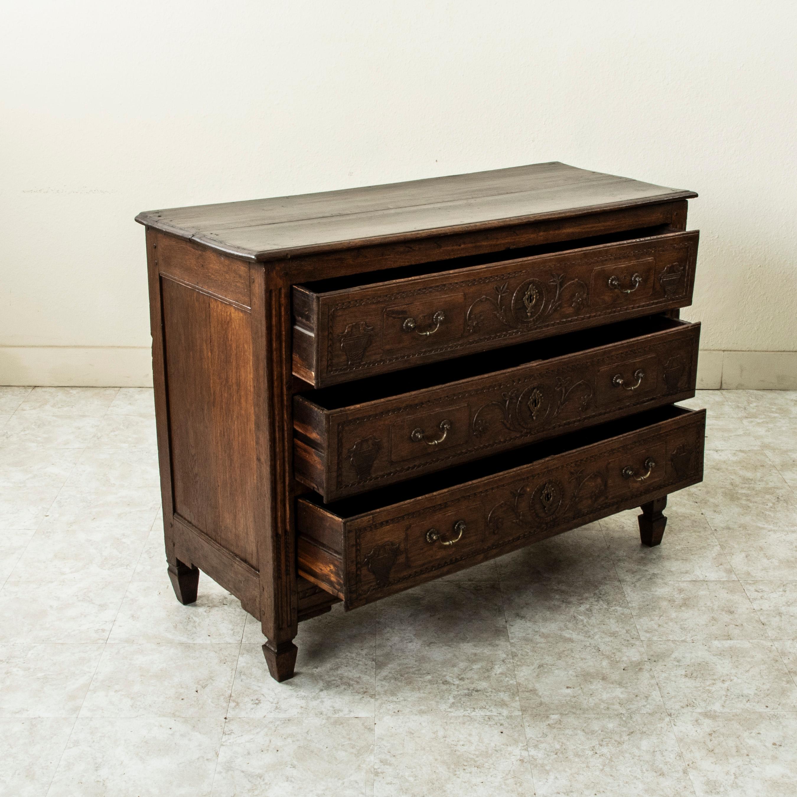 Chêne Mid-19th Century French Louis XVI Style Hand Carved Walnut Chest or Commode en vente