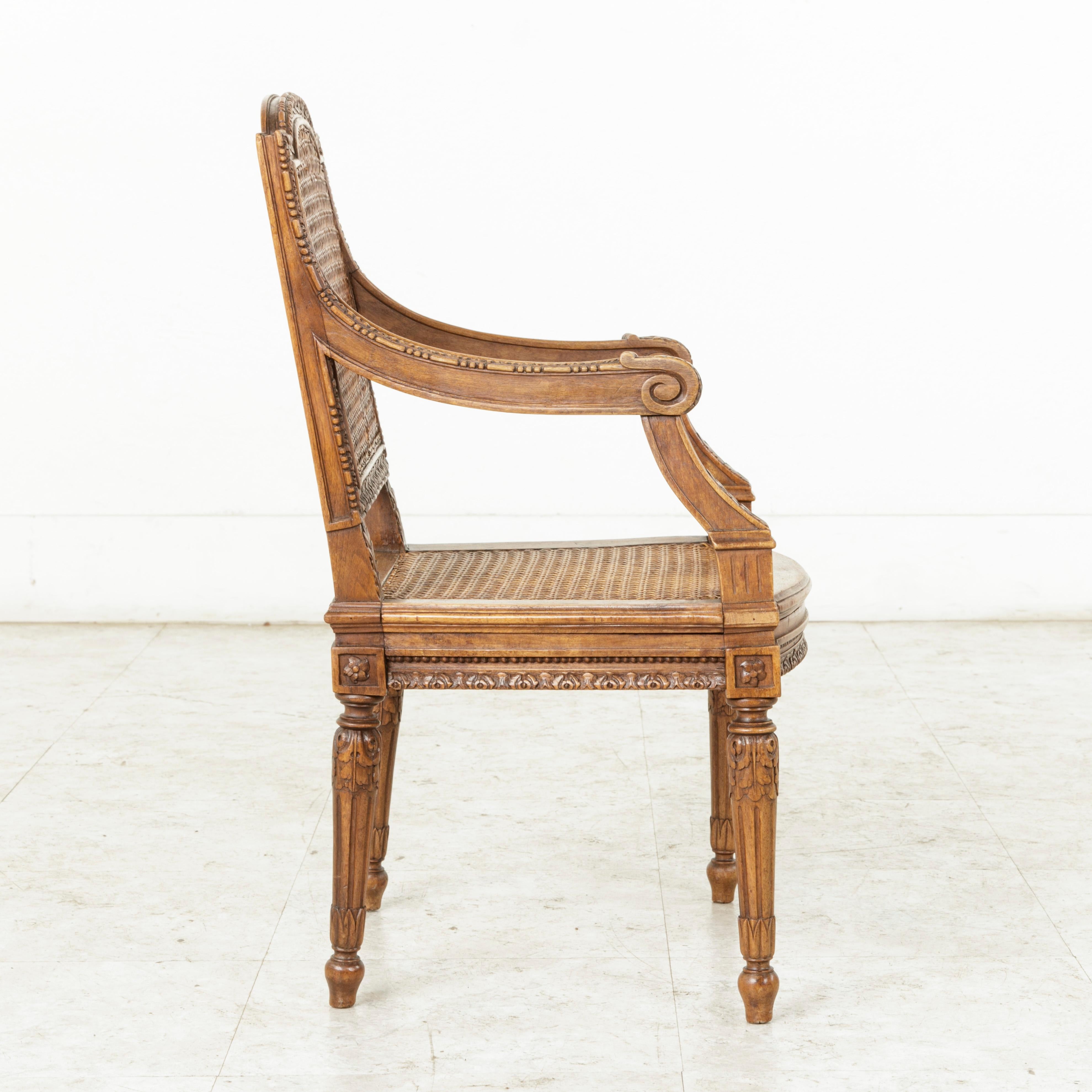 Mid-19th Century French Louis XVI Style Hand Carved Walnut Child's Armchair im Zustand „Gut“ in Fayetteville, AR