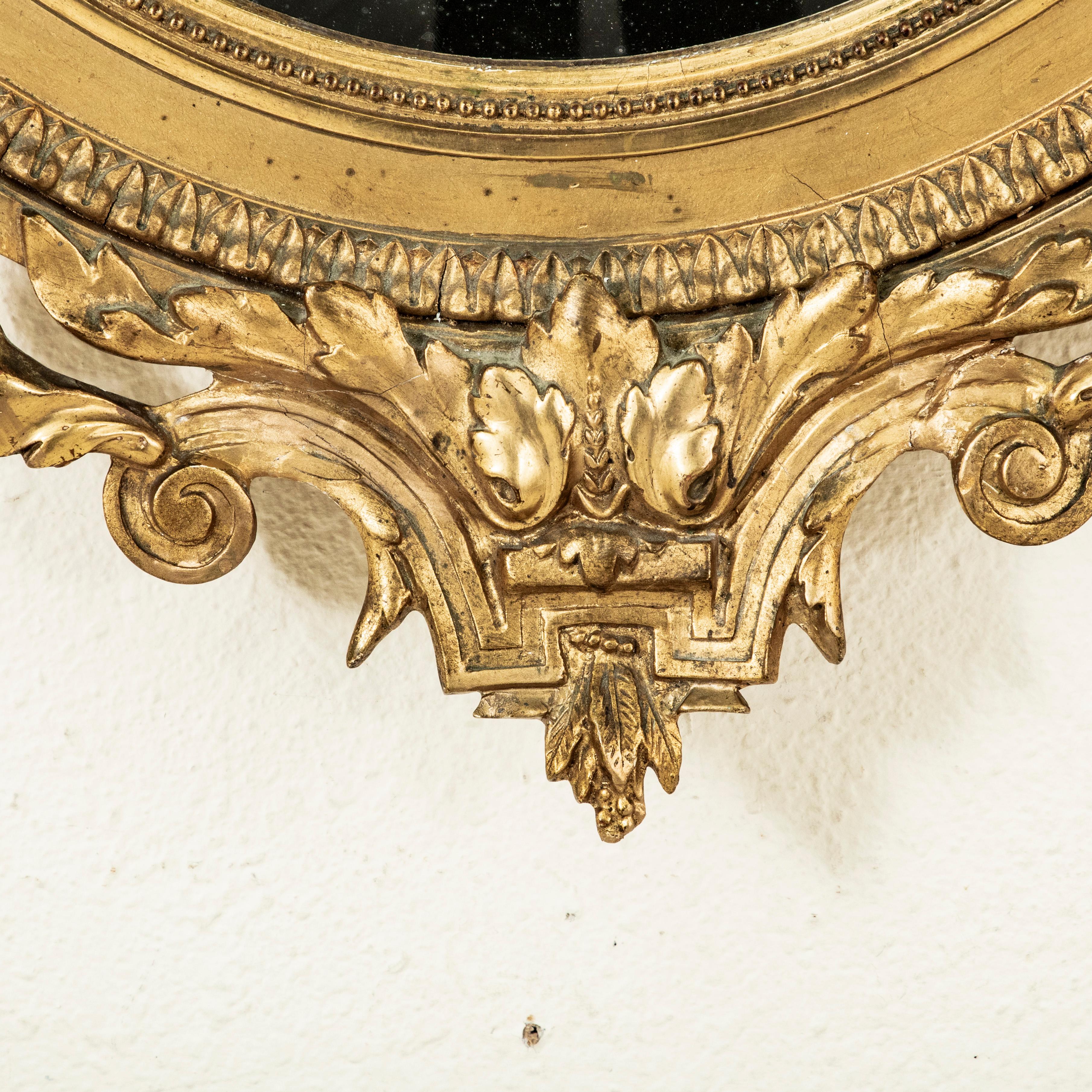 Miroir ovale en bois doré de style Louis XVI du milieu du XIXe siècle, 48