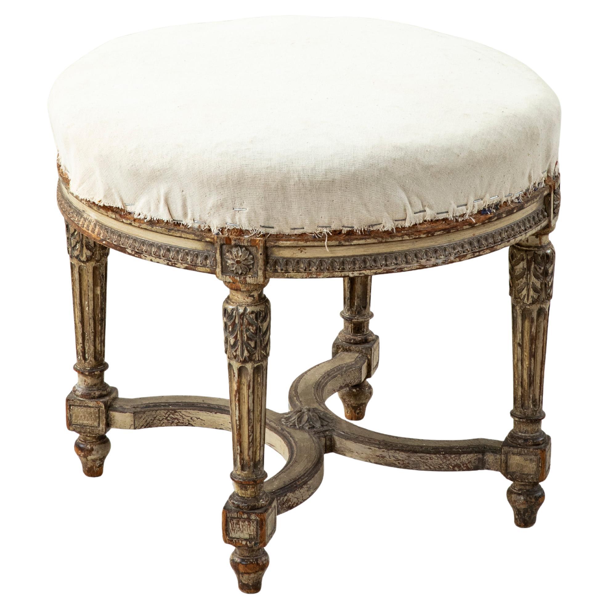 Sgabello di vanità rotondo in legno di faggio intagliato a mano della metà del XIX secolo, in stile Luigi XVI.