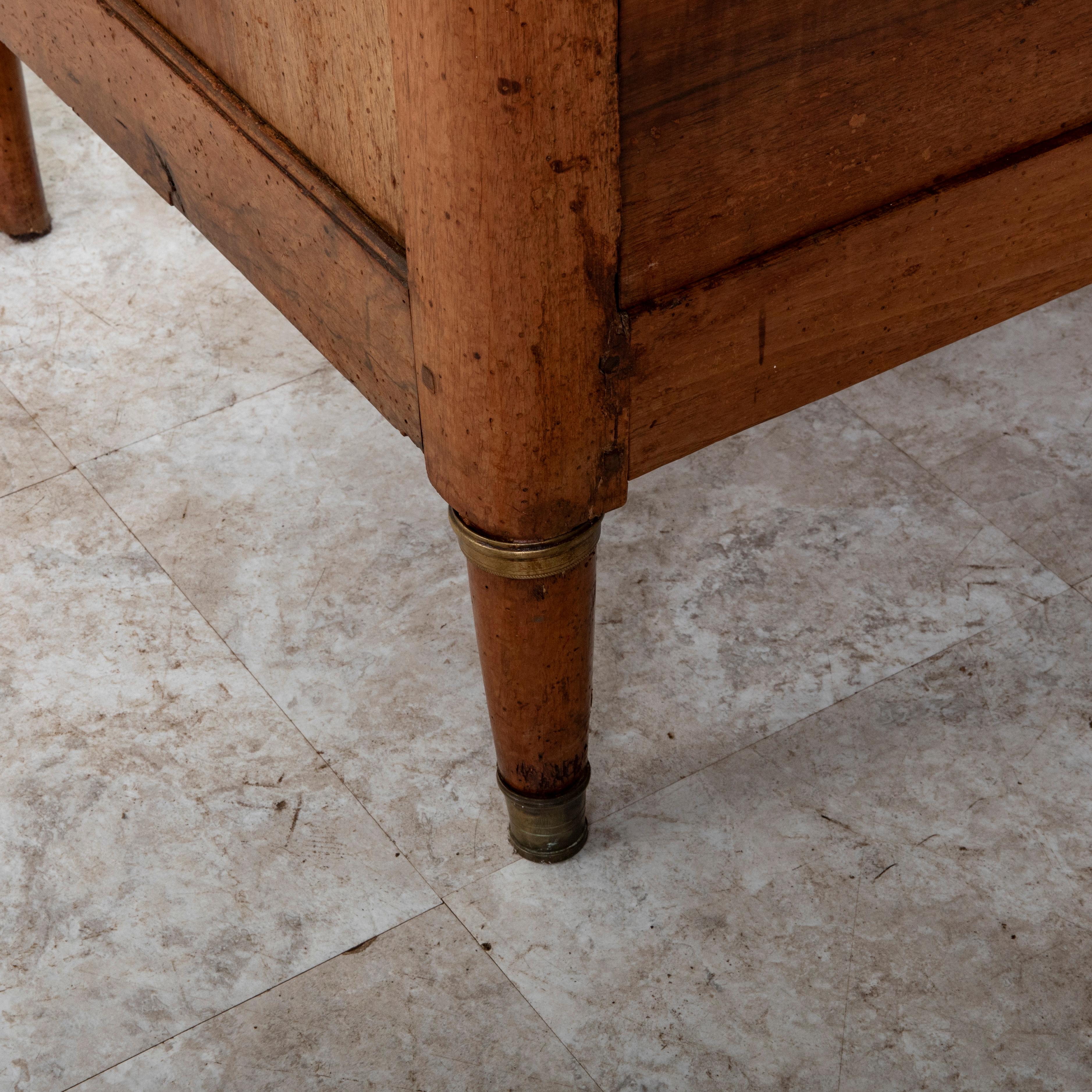 Commode in noce della metà del XIX secolo in stile Luigi XVI, cassettiera, marmo in vendita 9