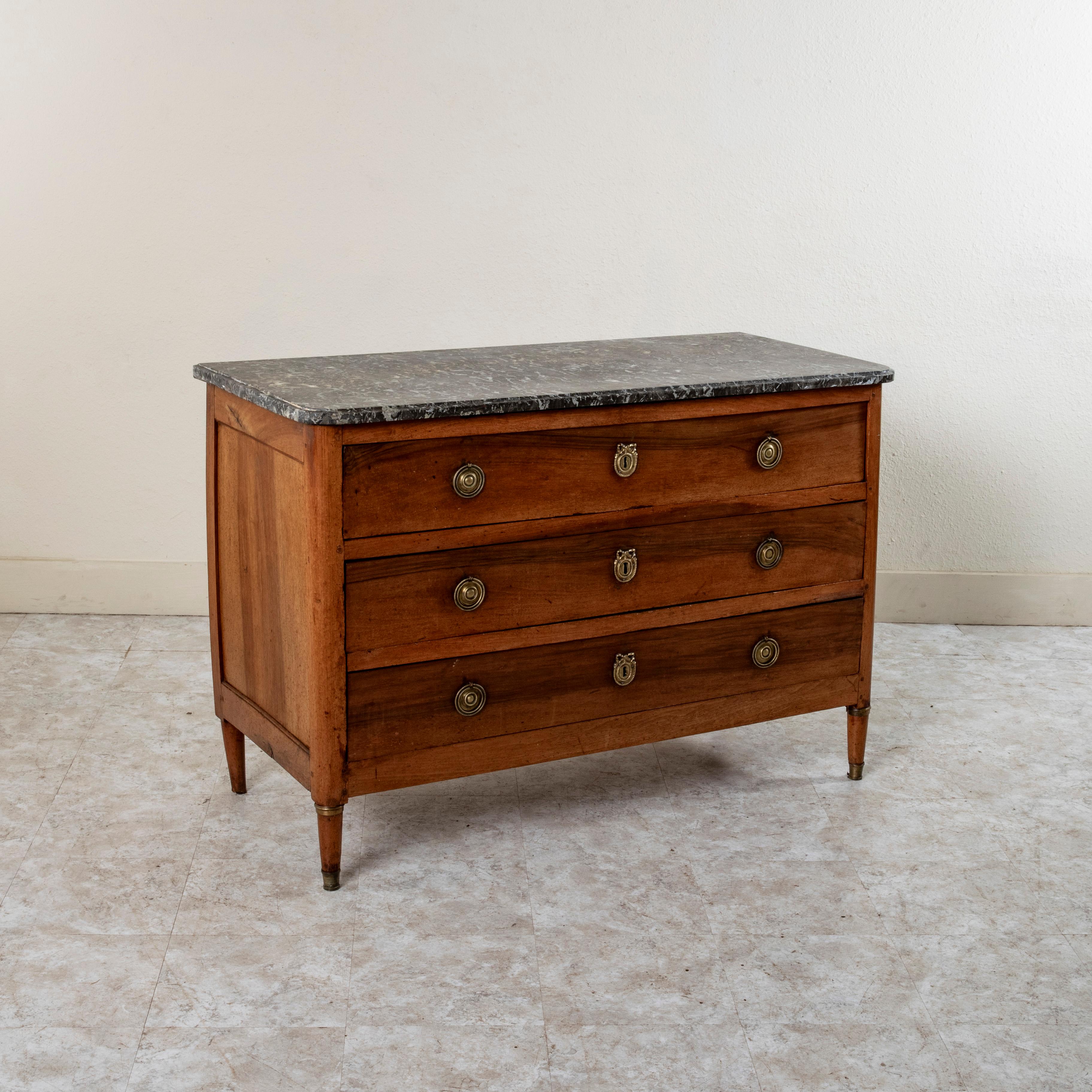 Francese Commode in noce della metà del XIX secolo in stile Luigi XVI, cassettiera, marmo in vendita