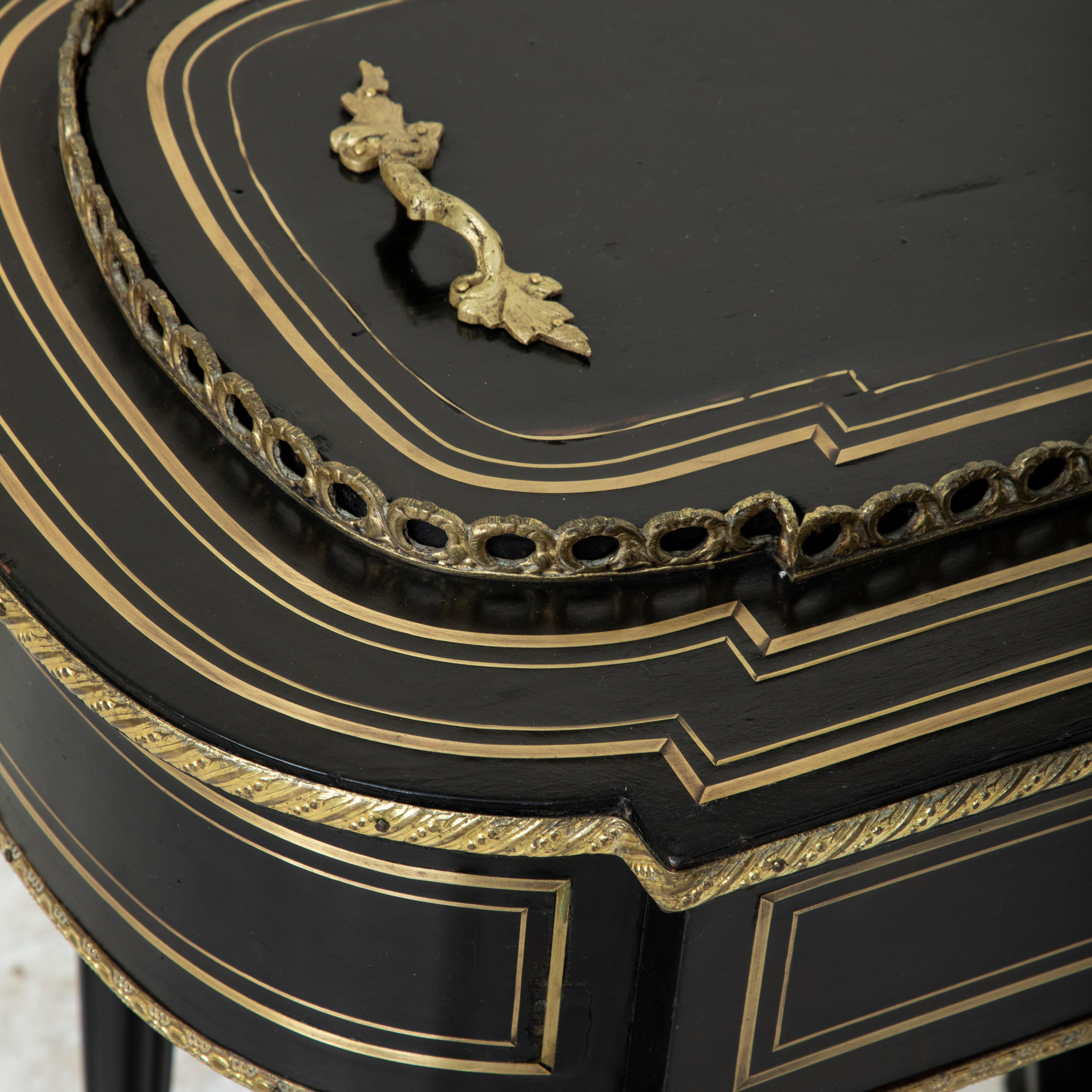 Jardinière en laque noire d'époque Napoléon III (milieu du XIXe siècle) en vente 9