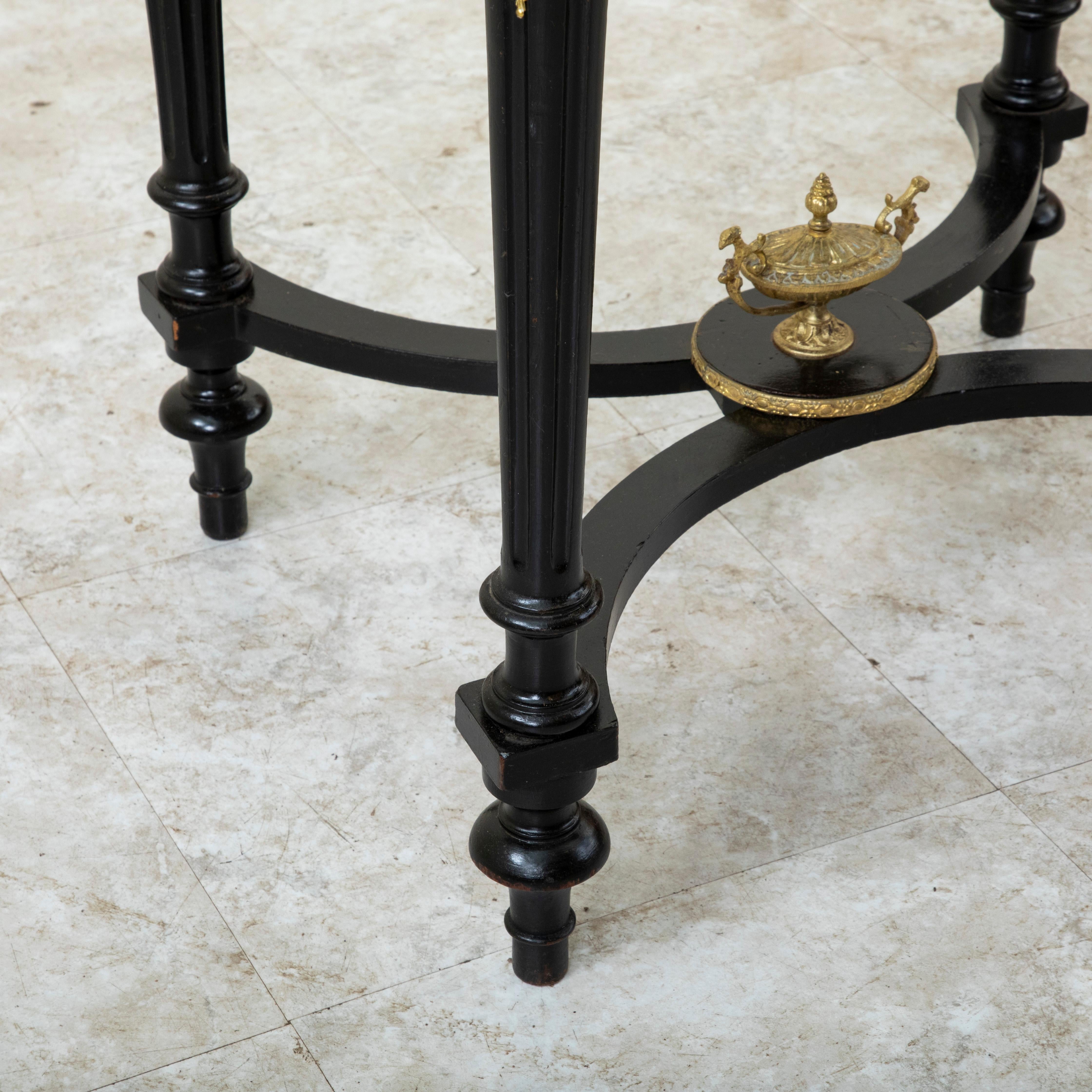 Jardinière en laque noire d'époque Napoléon III (milieu du XIXe siècle) en vente 10
