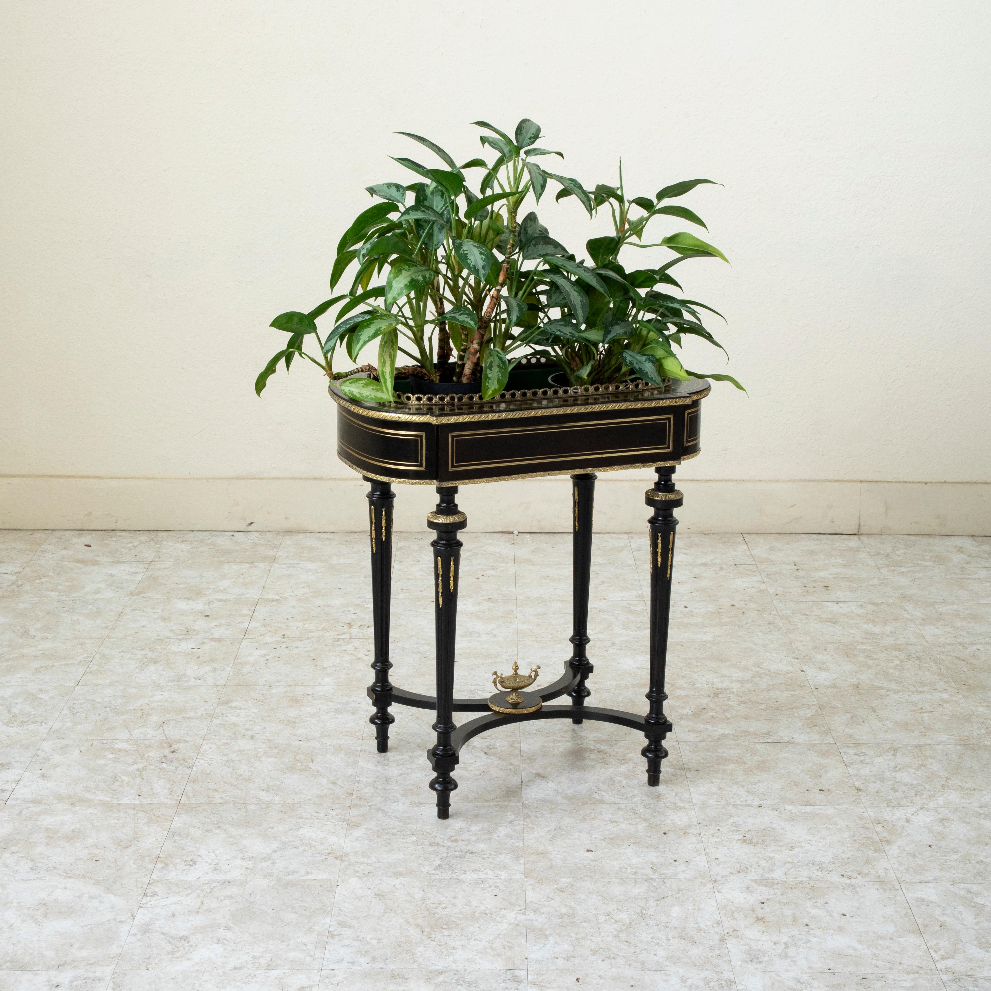 Jardinière en laque noire d'époque Napoléon III (milieu du XIXe siècle) en vente 3