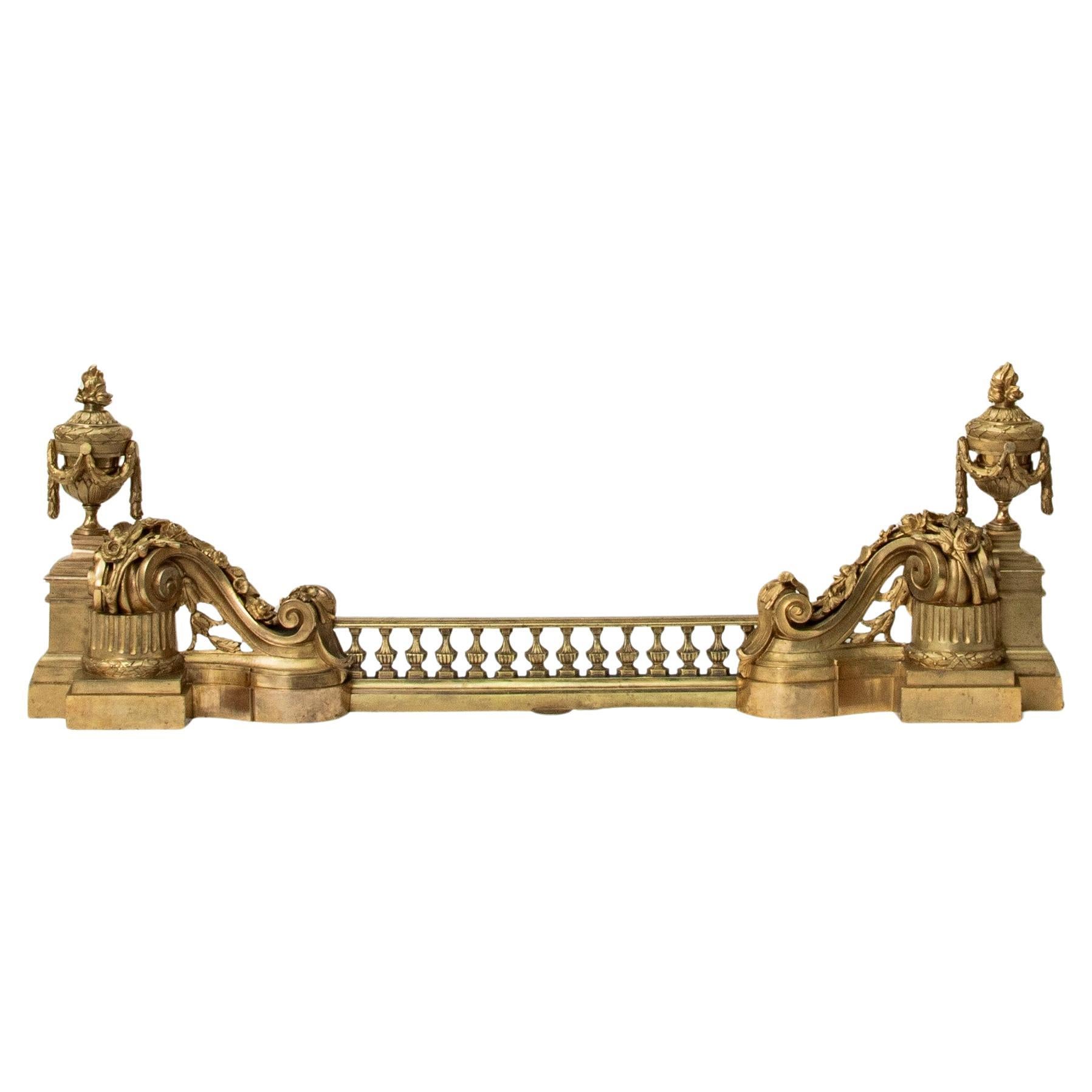 Defensa de chimenea de bronce del periodo Napoleón III francés de mediados del siglo XIX
