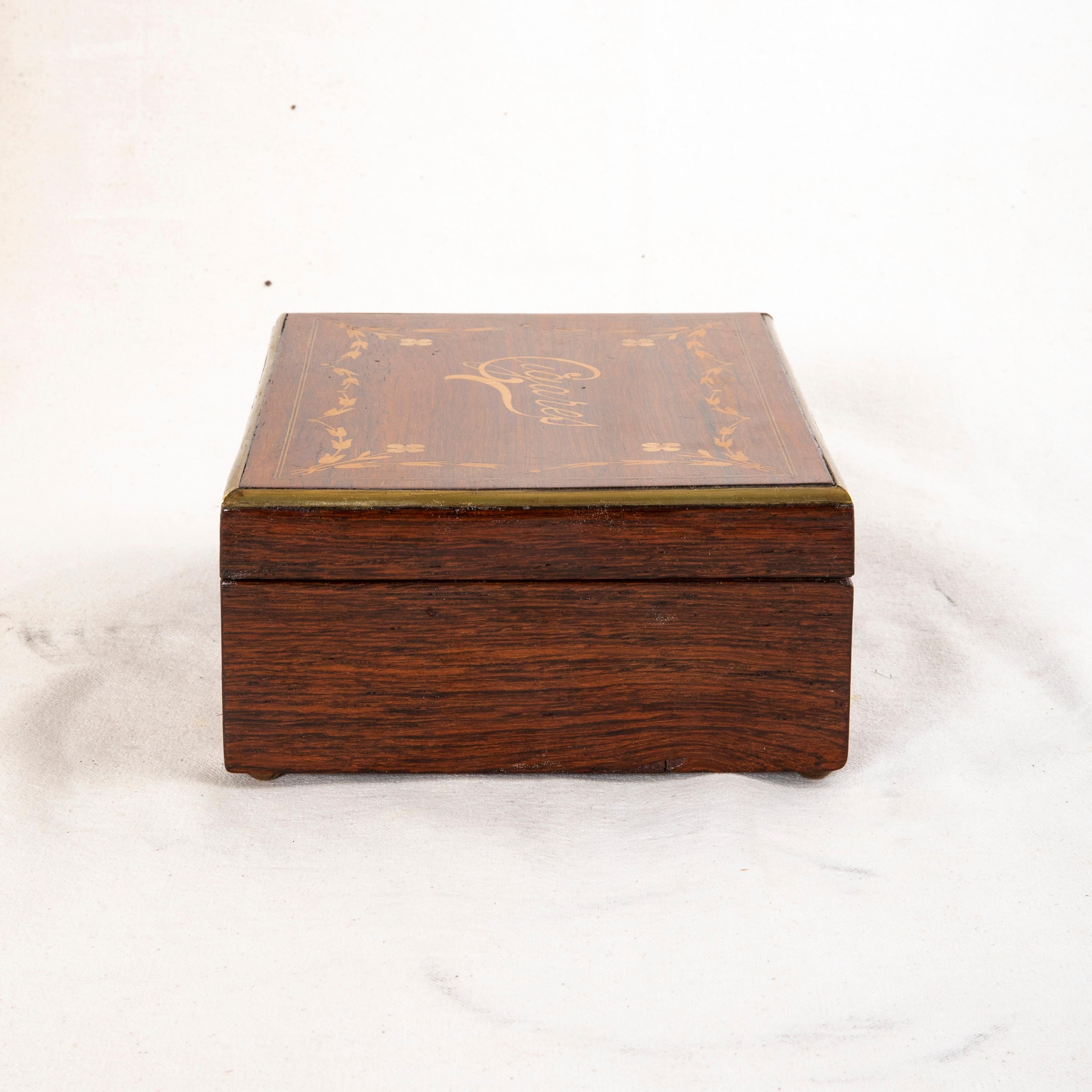 Mid-19th Century French Napoleon III Period Marquetry Cigar Box, Music Box In Good Condition For Sale In Fayetteville, AR