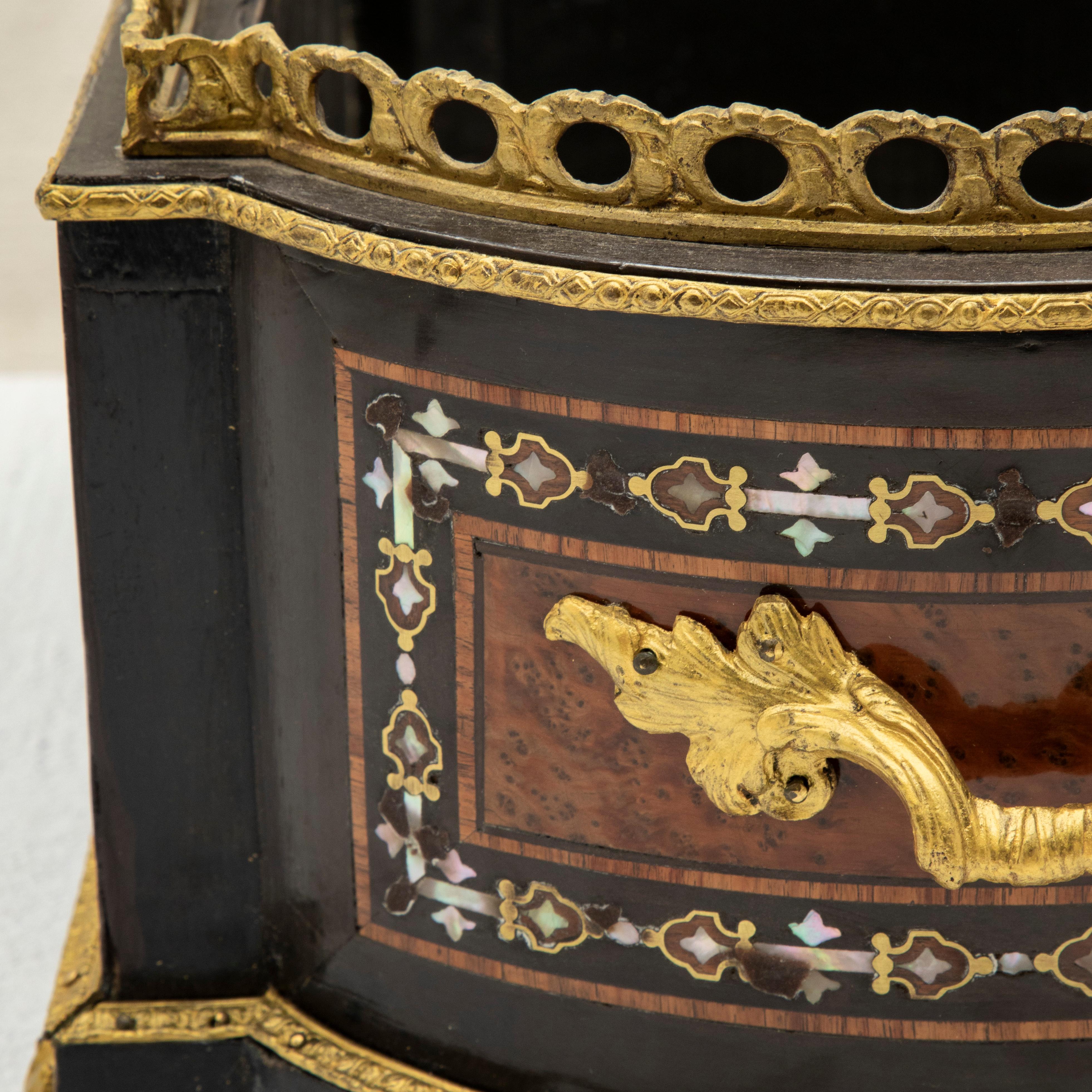 Mid-19th Century French Napoleon III Period Marquetry Jardiniere or Planter 2