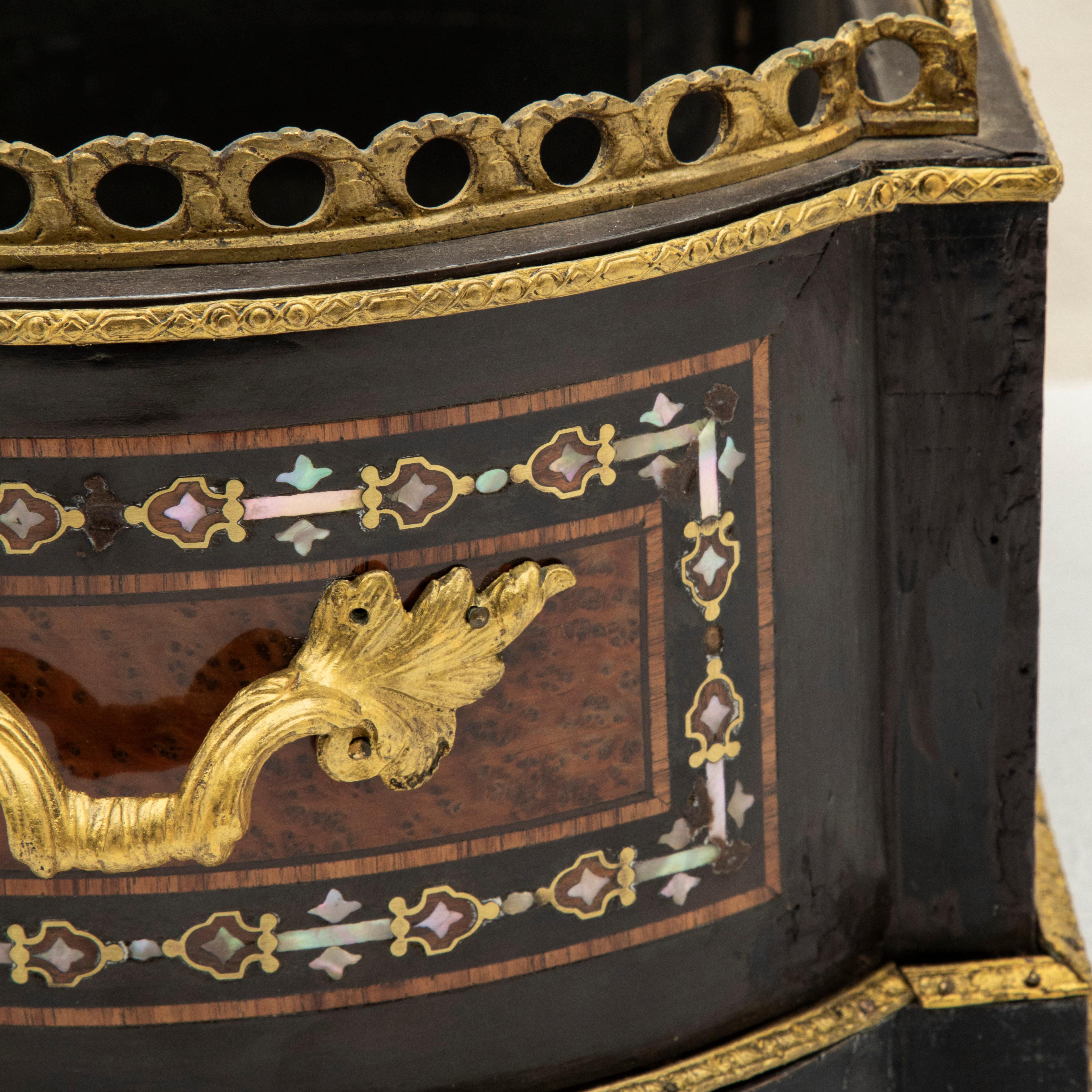 Mid-19th Century French Napoleon III Period Marquetry Jardiniere or Planter 4