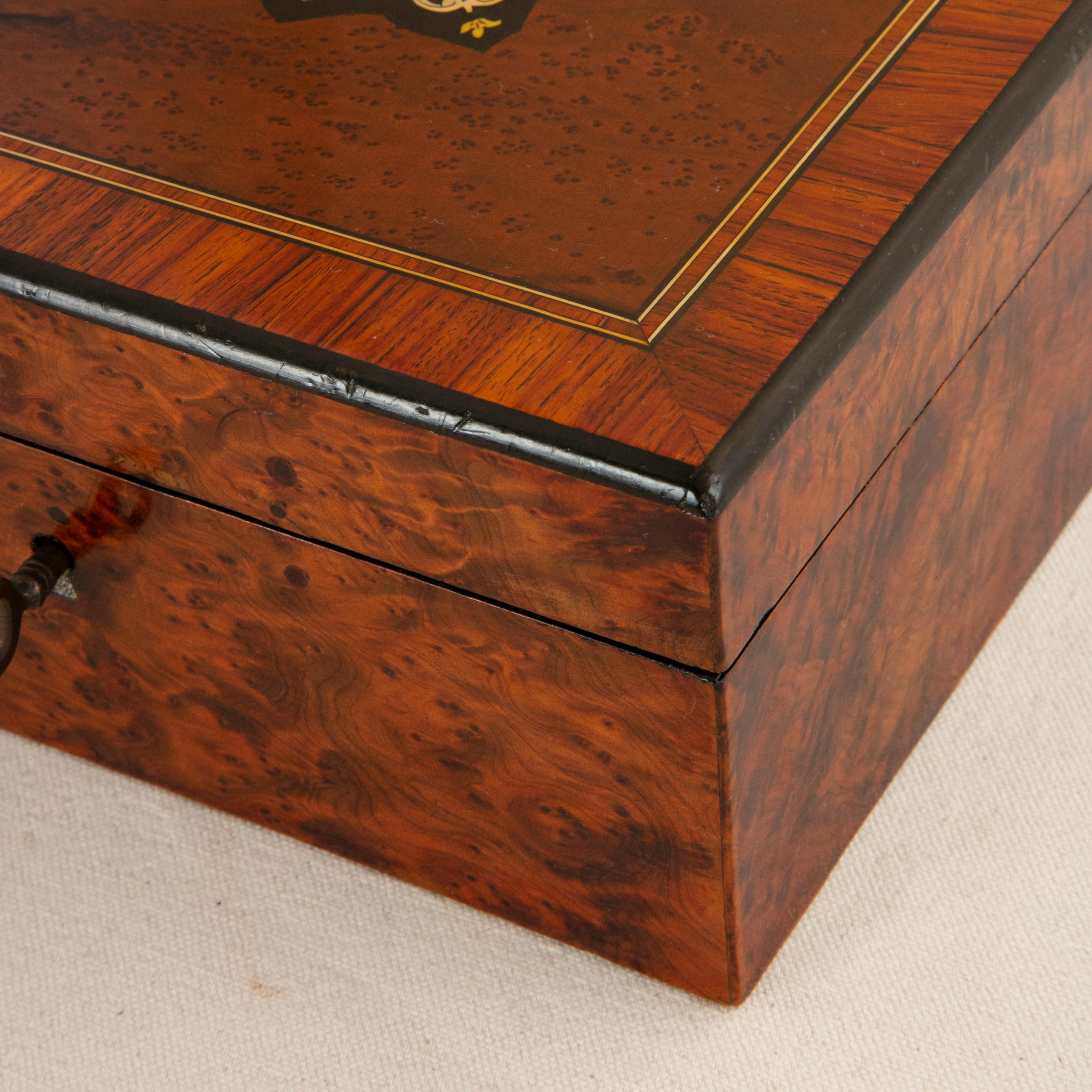 Mid-19th Century French Napoleon III Period Rosewood, Thuya, Marquetry Box 4