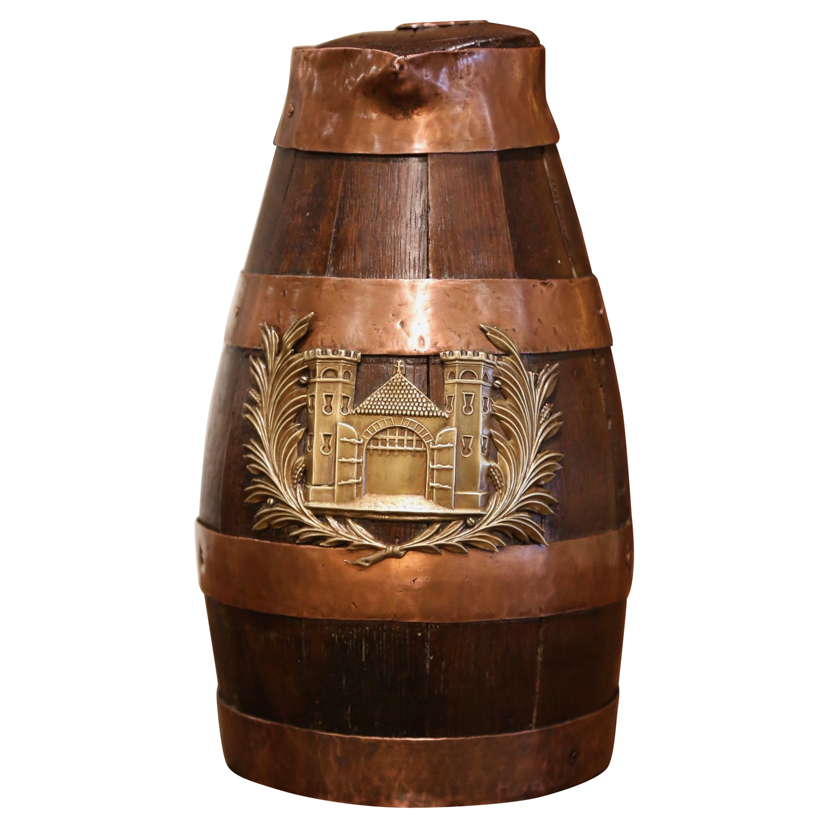 Brocca da sidro francese della metà del XIX secolo in Oak e con bande d'ottone della Normandia in vendita