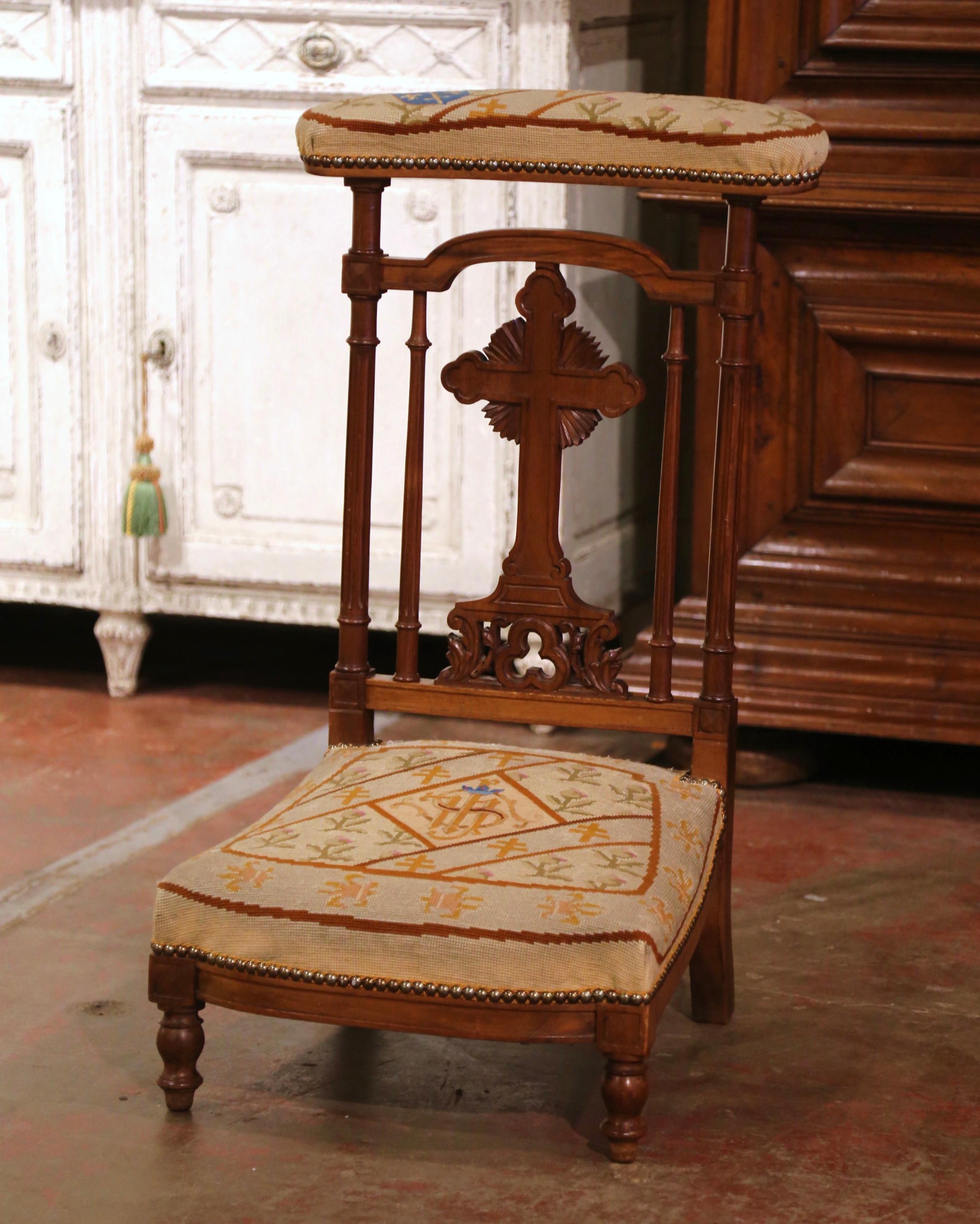 Louis XV Mid-19th Century French Oak Prayer Bench with Needlepoint and Carved Cross