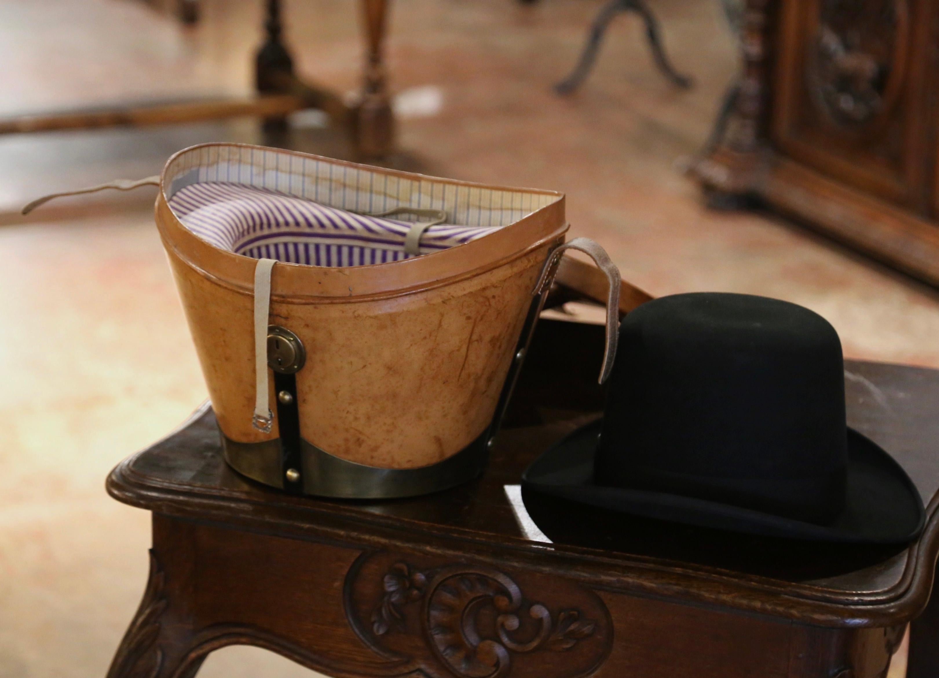 Mid-19th Century French Oval Pigskin Leather Hat Box with Original Top Hat For Sale 5