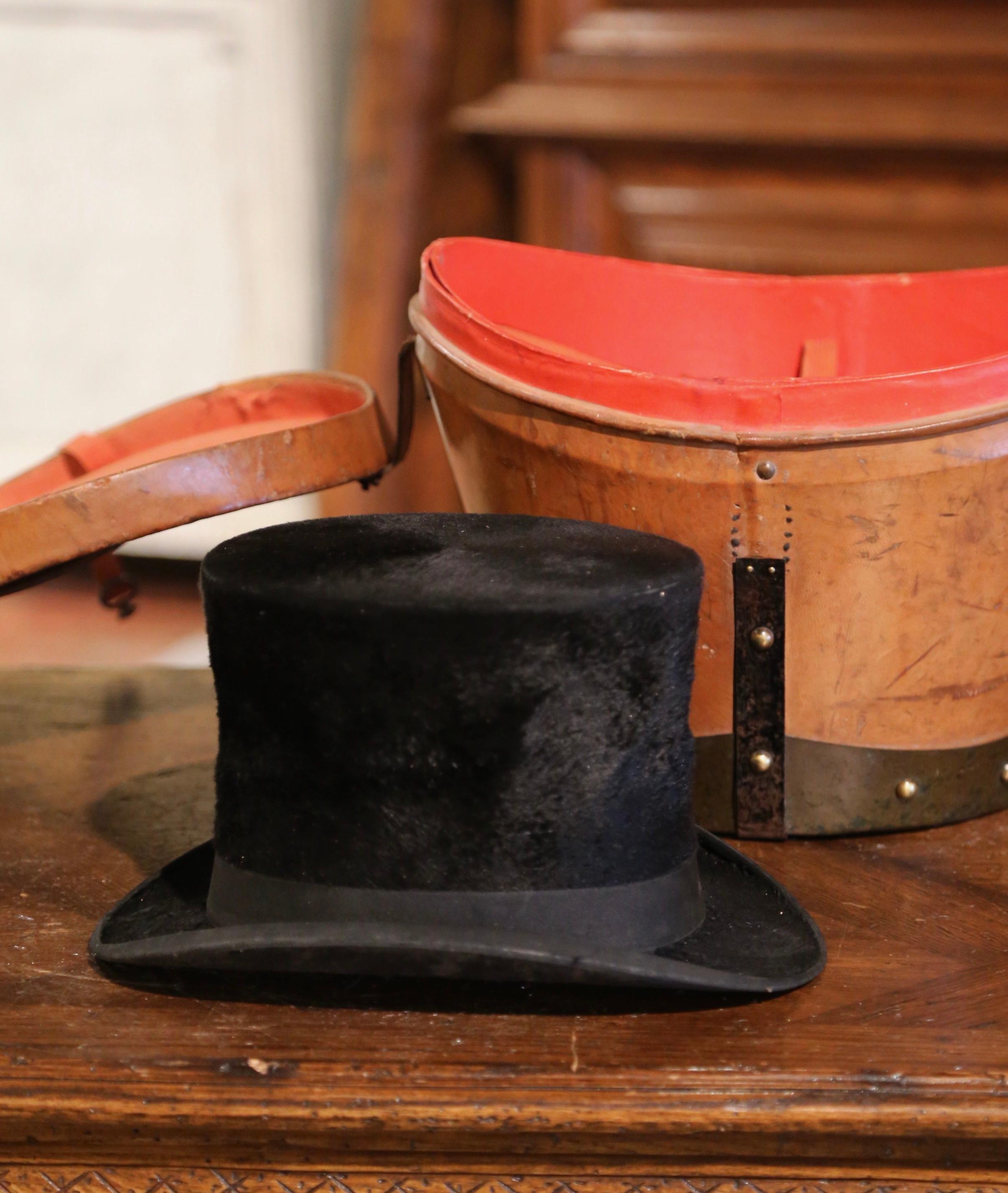 Mid-19th Century French Oval Pigskin Leather Hat Box with Original Top Hat For Sale 3