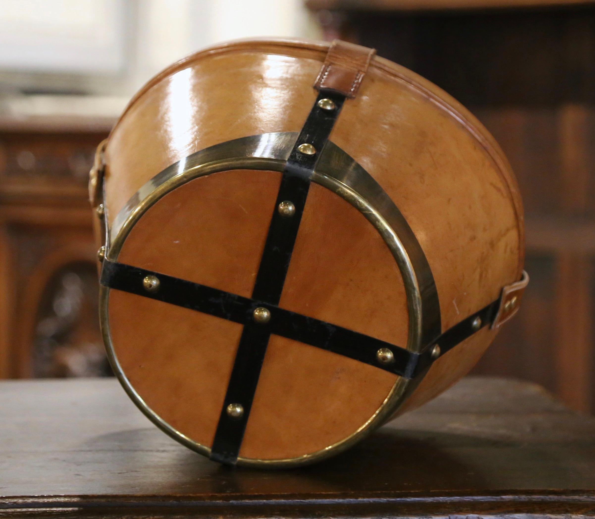 Mid-19th Century French Oval Pigskin Leather Hat Box with Original Top Hat For Sale 8