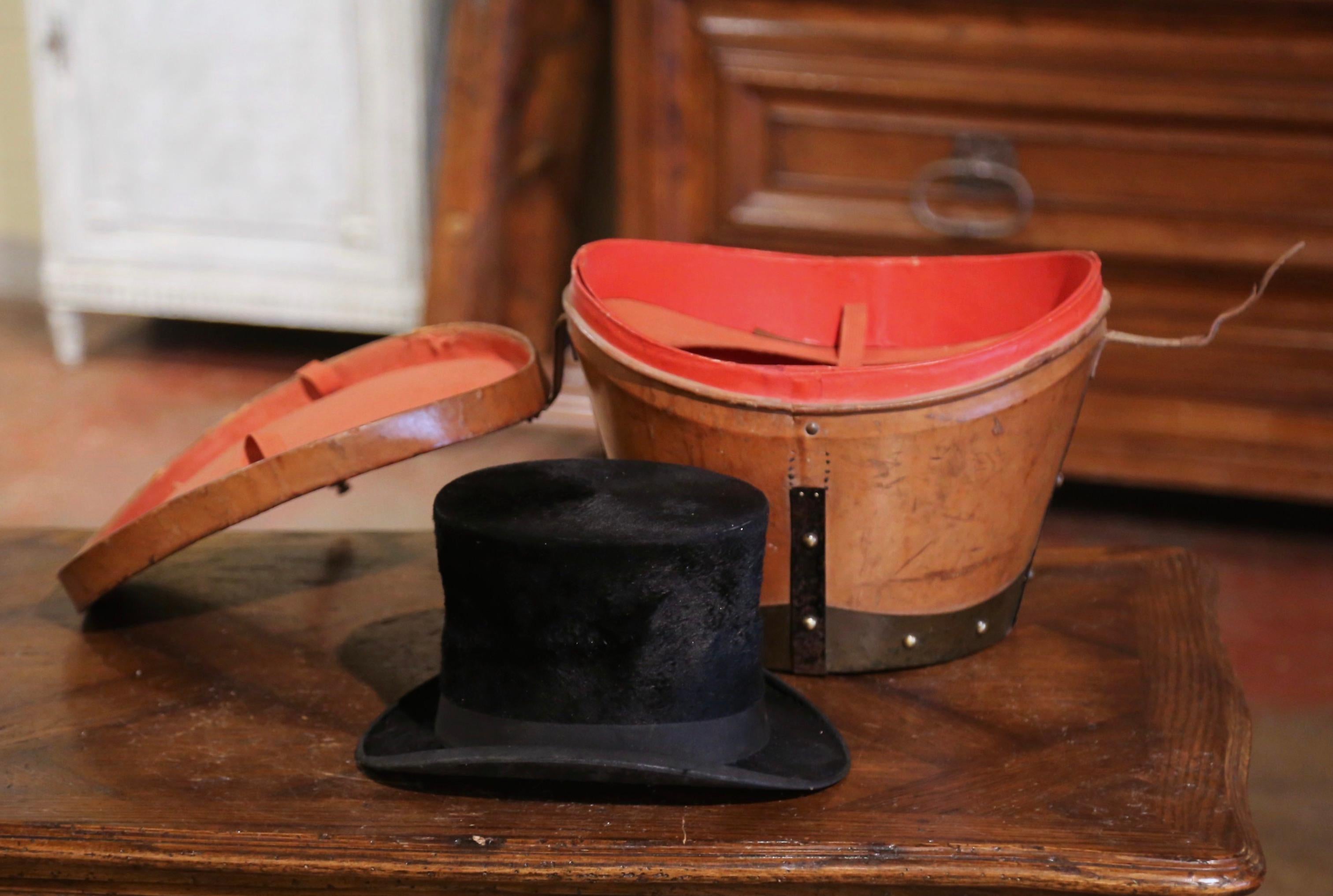 Mid-19th Century French Oval Pigskin Leather Hat Box with Original Top Hat For Sale 1